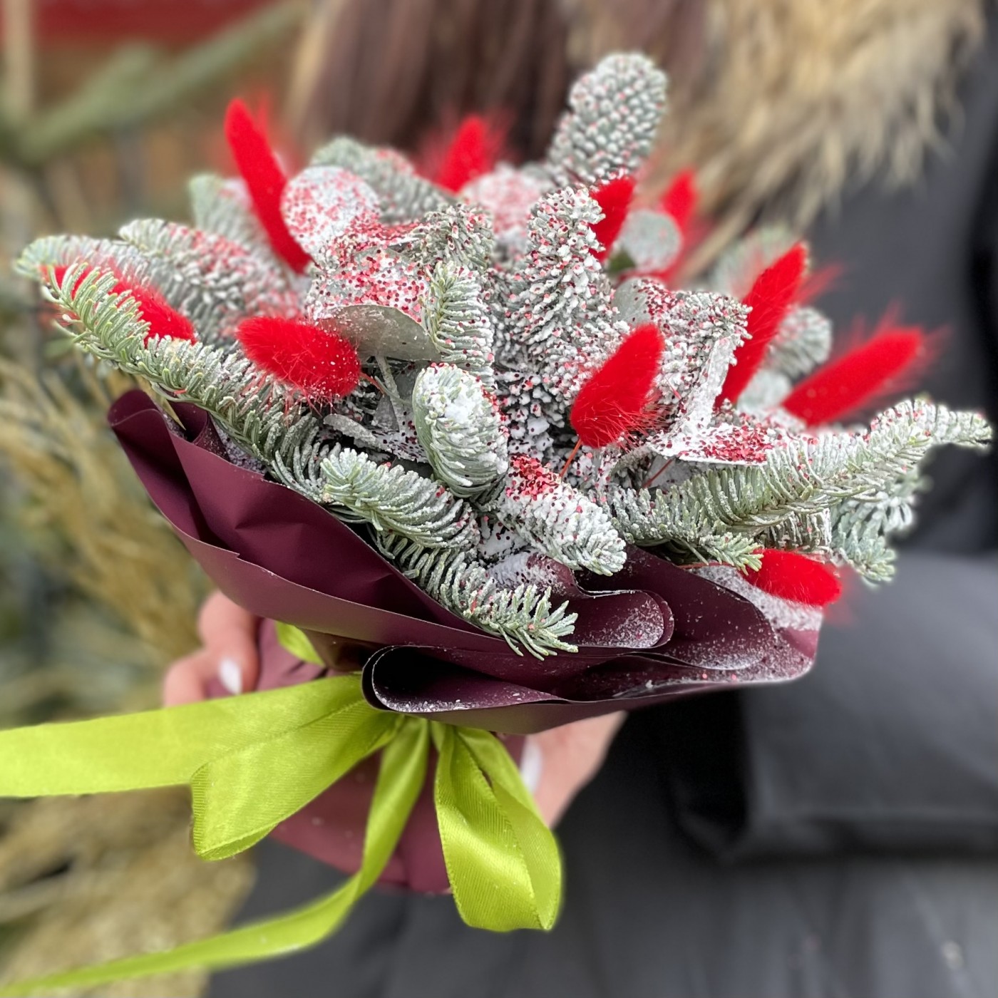 Новогодняя композиция в красном цвете