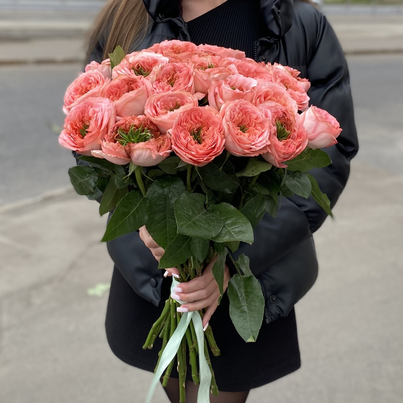Пионовидная роза Мандарин экспрешен