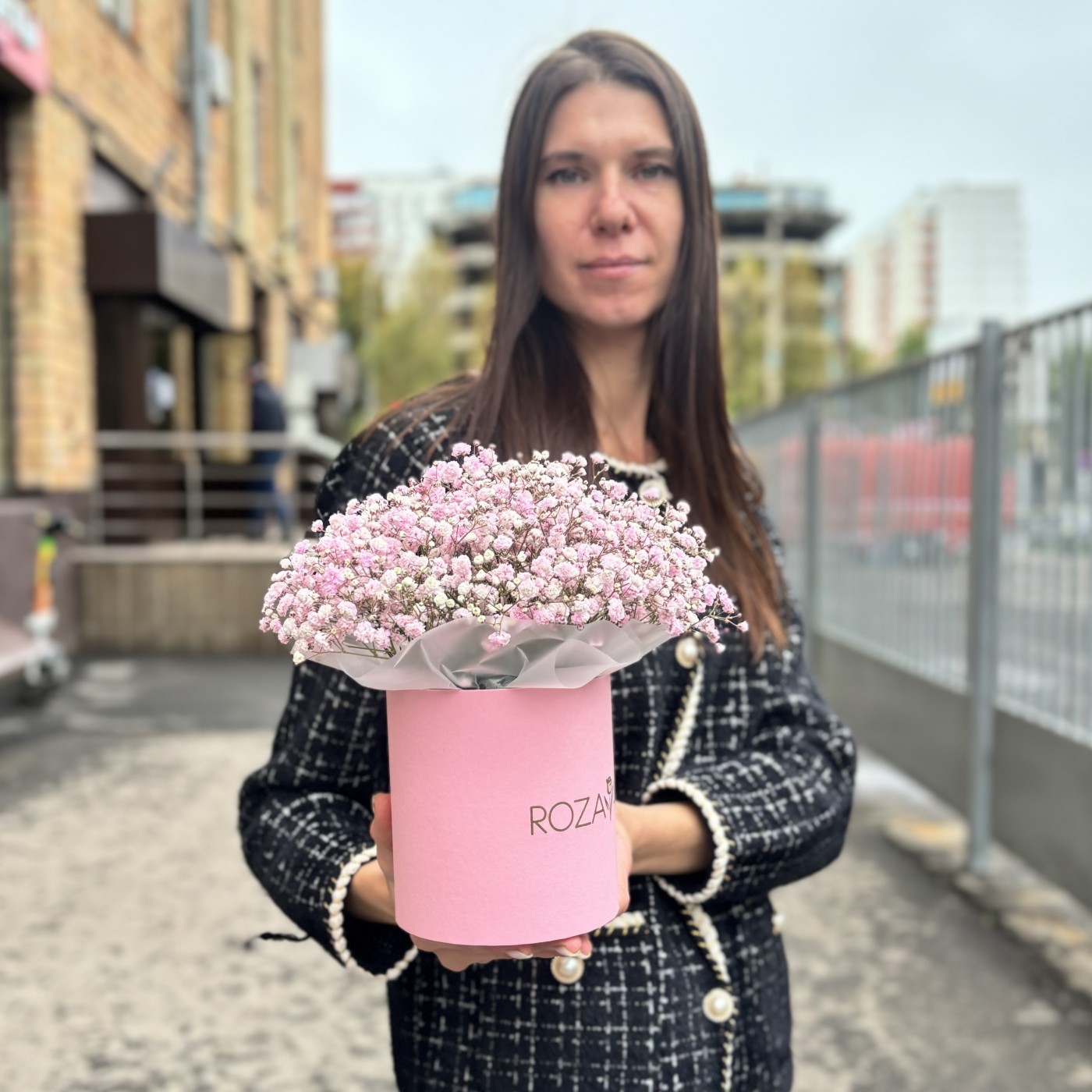 Розовая гипсофила в коробке