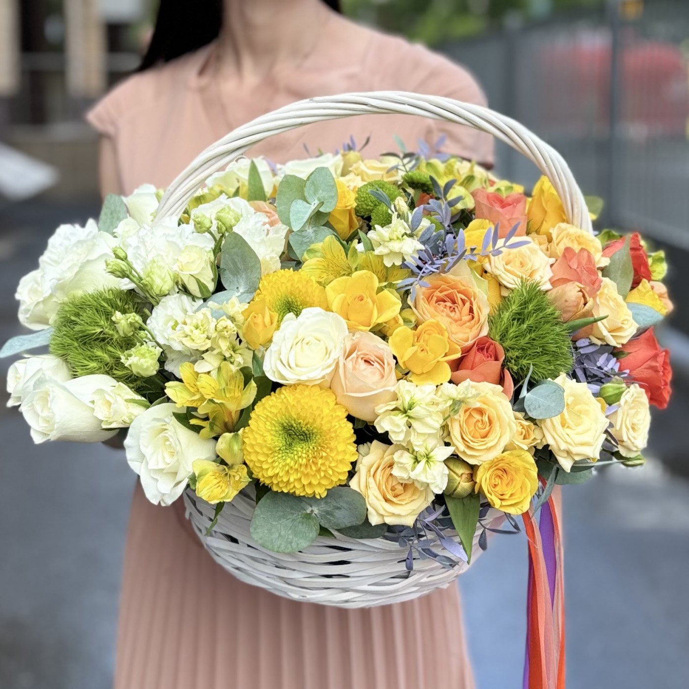 Сборная корзина бело-желтая MIX