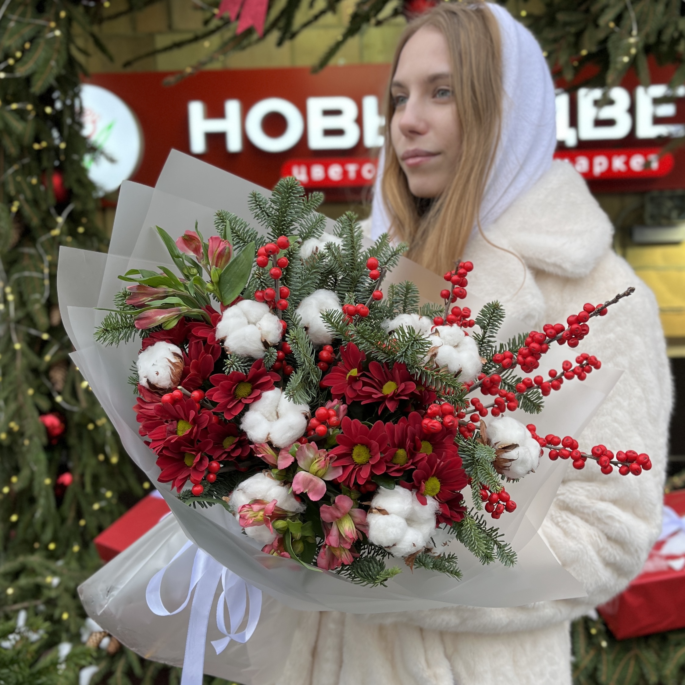 Зимний букет с хризантемой Яркая Ночь