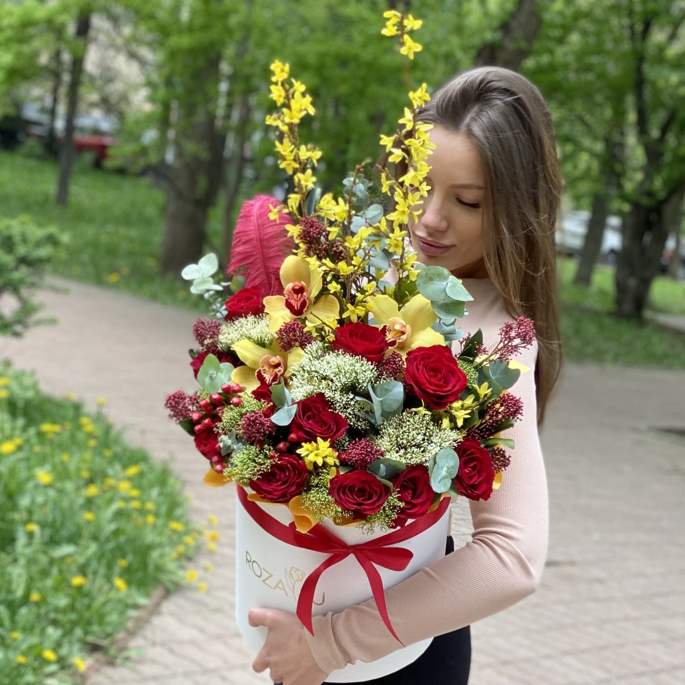Авторская композиция Весна с форзицией