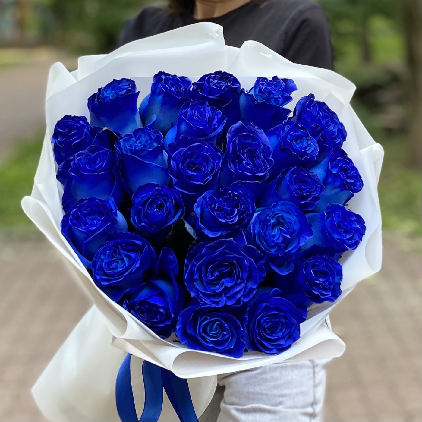 25 синих роз
