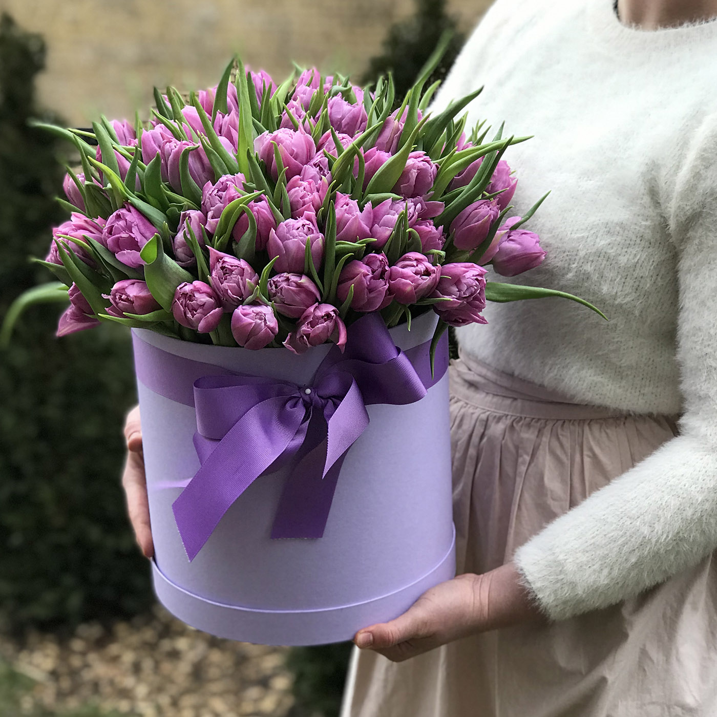 51 фиолетовый тюльпан в коробке
