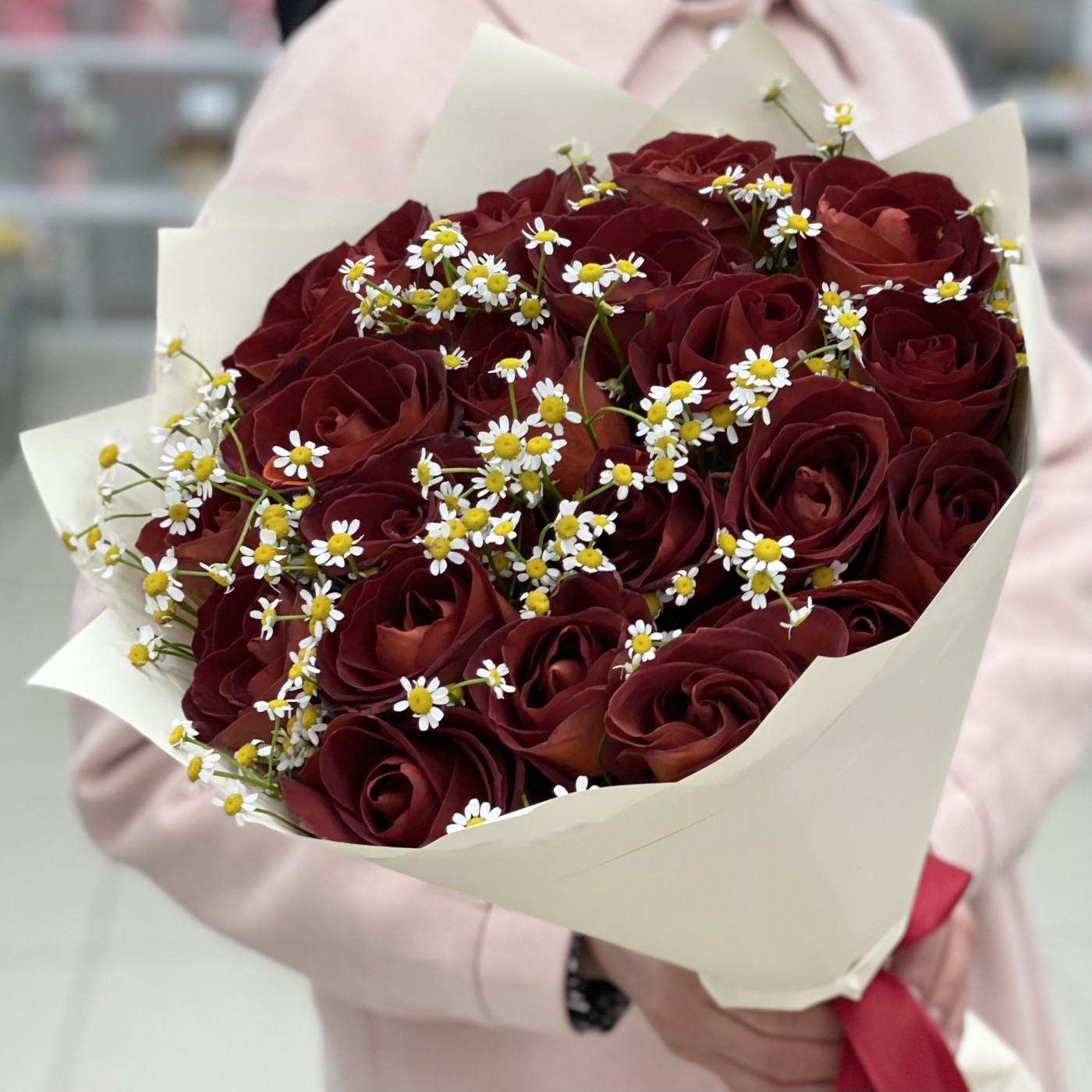 Шоколадные розы с танацетумом | купить недорого | доставка по Москве и  области | Roza4u.ru