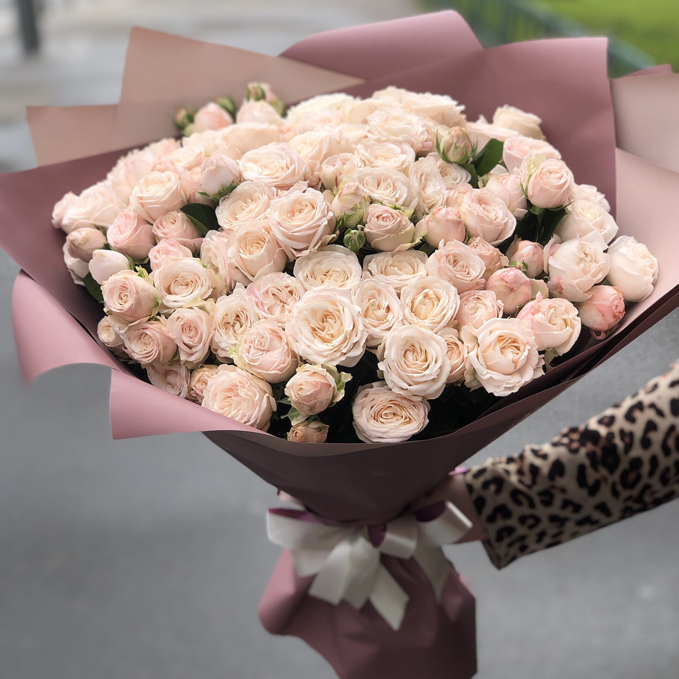 Букет кустовых пионовидных роз Бомбастик