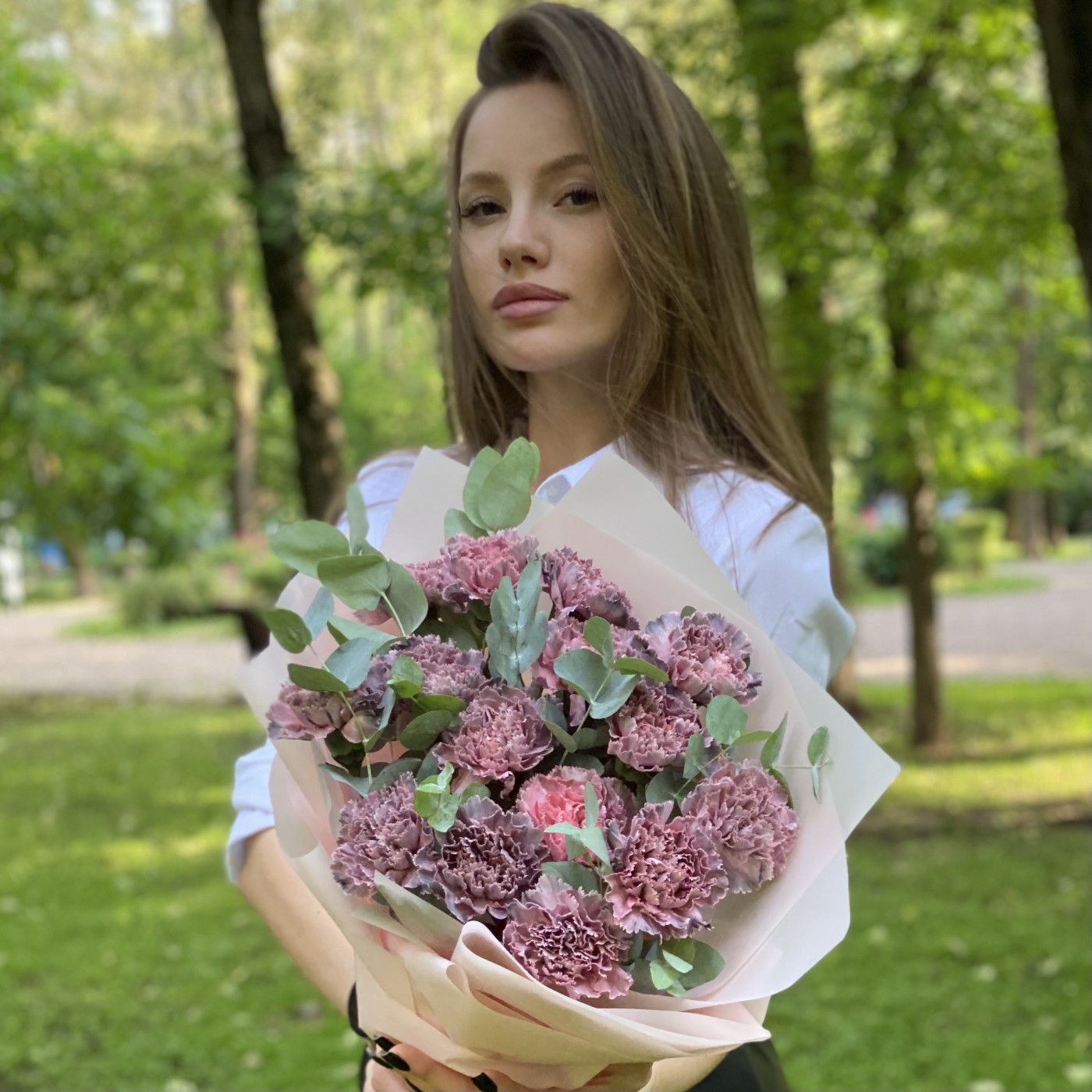 15 гвоздик Пинк блэк Молли с эвкалиптом
