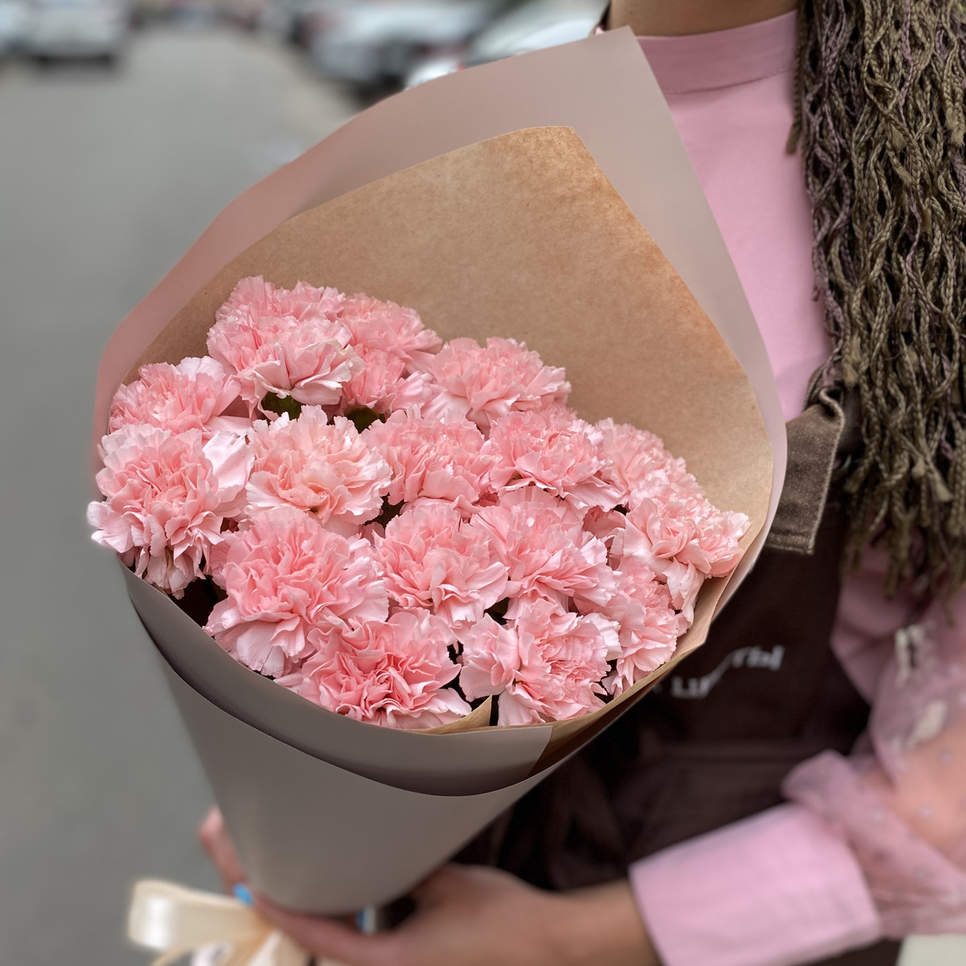 Букет из нежно-розовых гвоздик