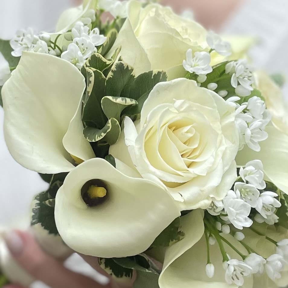 Букет невесты с аллиумом и каллами