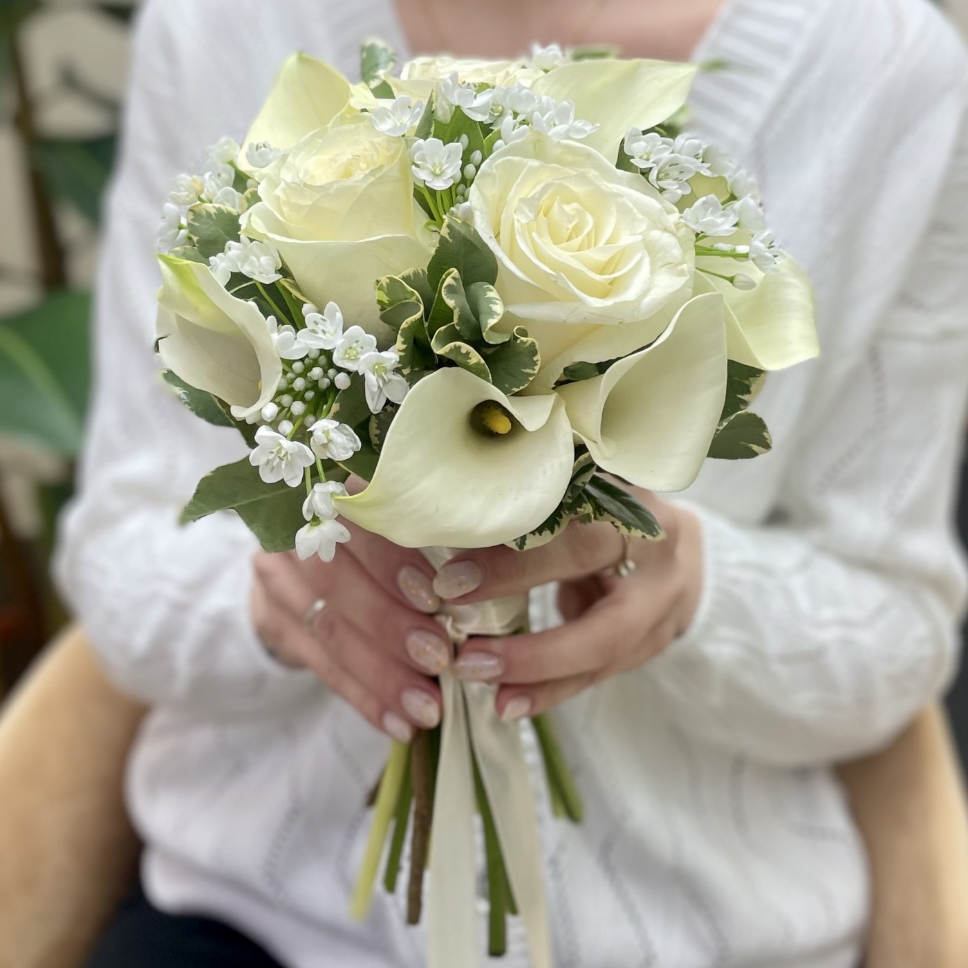 Букет невесты с аллиумом и каллами