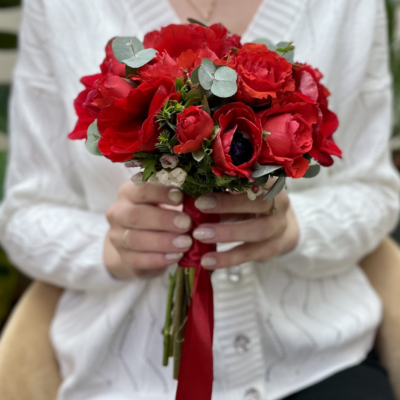 Красный букет невесты с анемонами купить недорого | доставка по Москве и  области