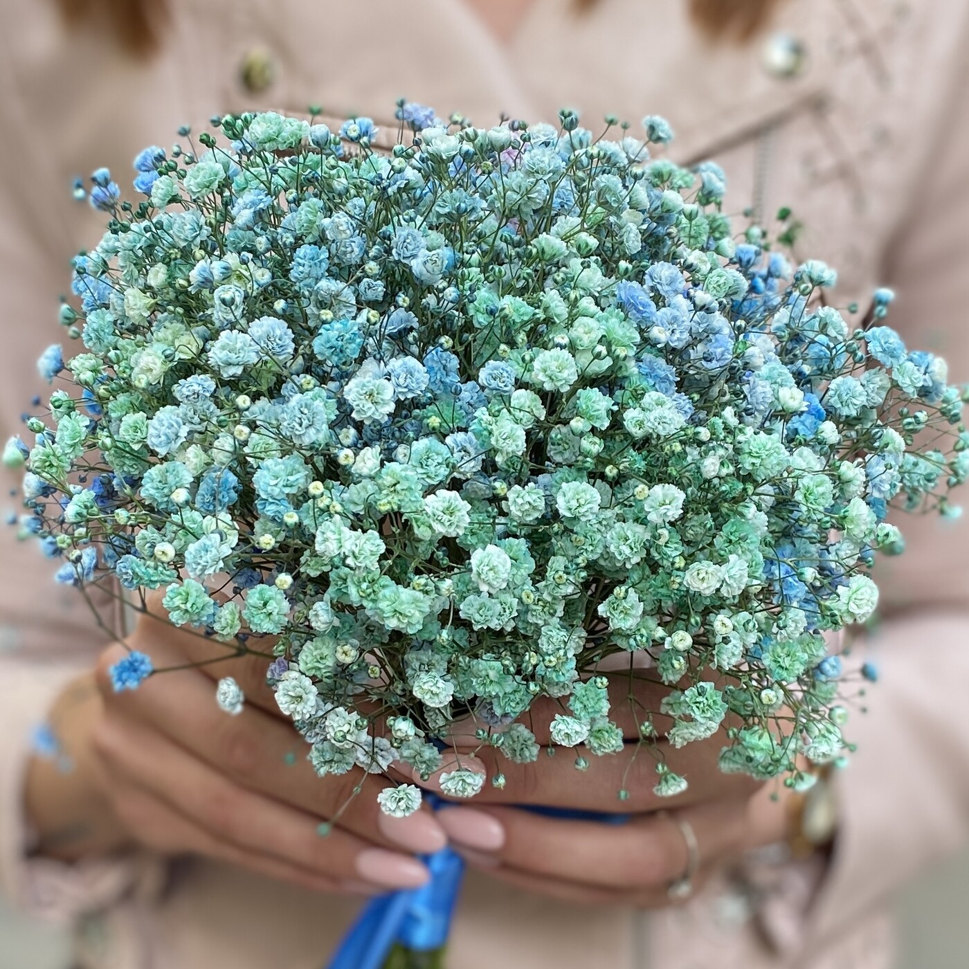 Букет невесты из зелено-голубой гипсофилы