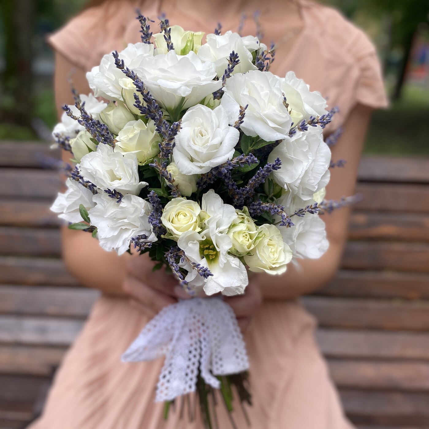 Букет невесты розы с лавандой