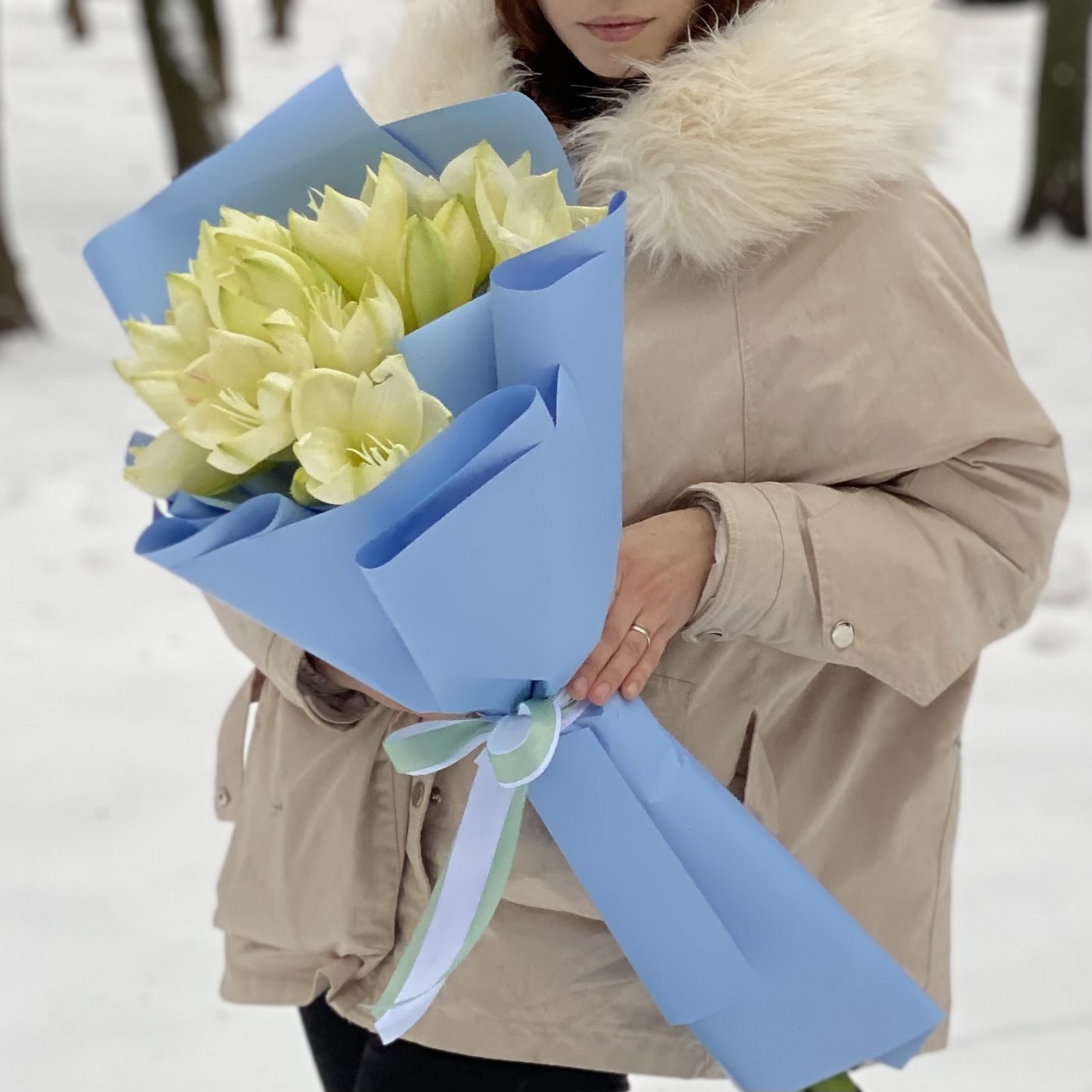 Букет из пяти амариллисов