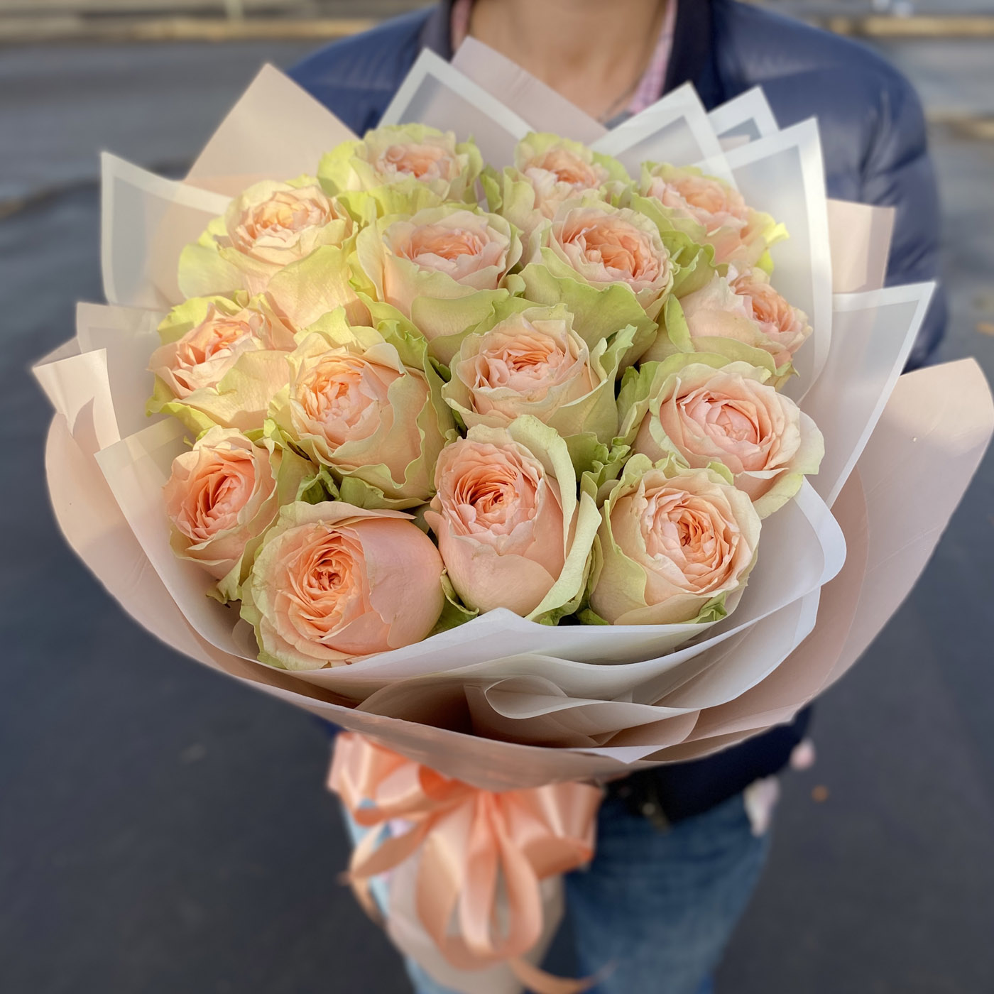 Букет кремовых пионовидных роз