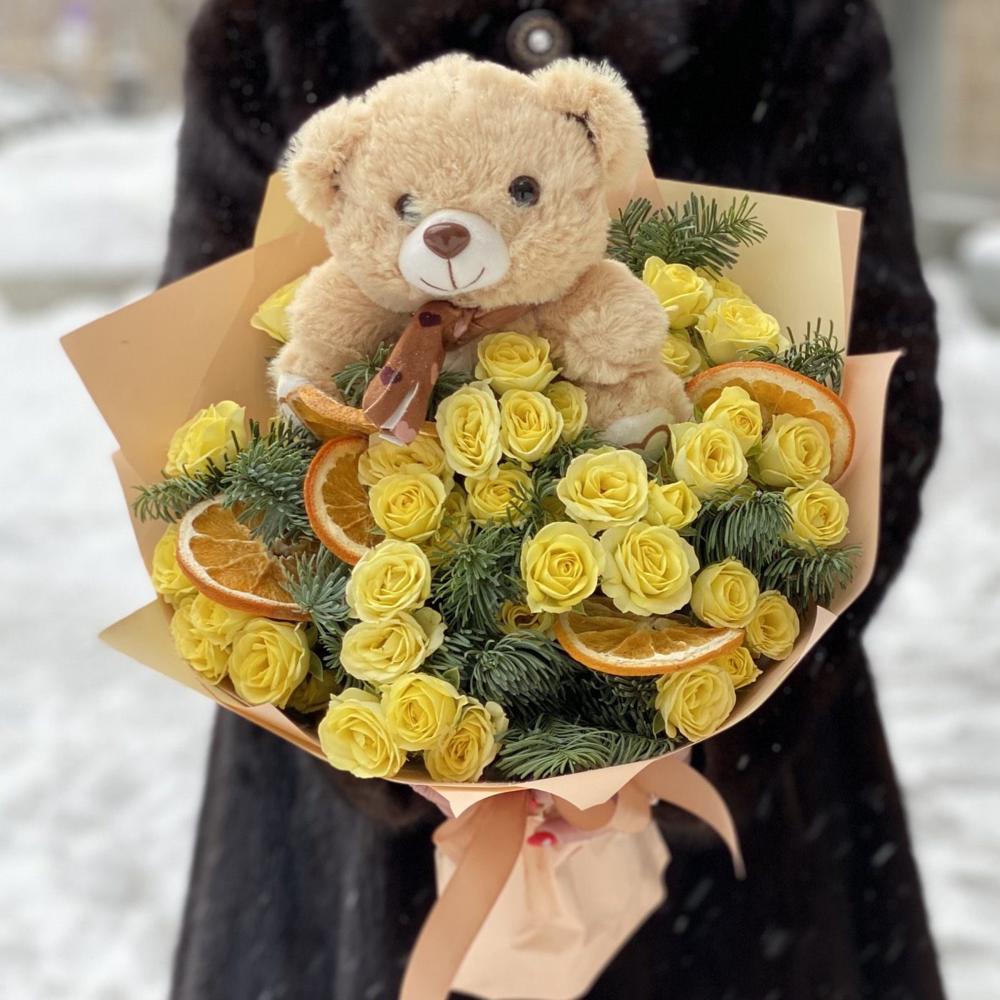 Букет с игрушечным медвежонком