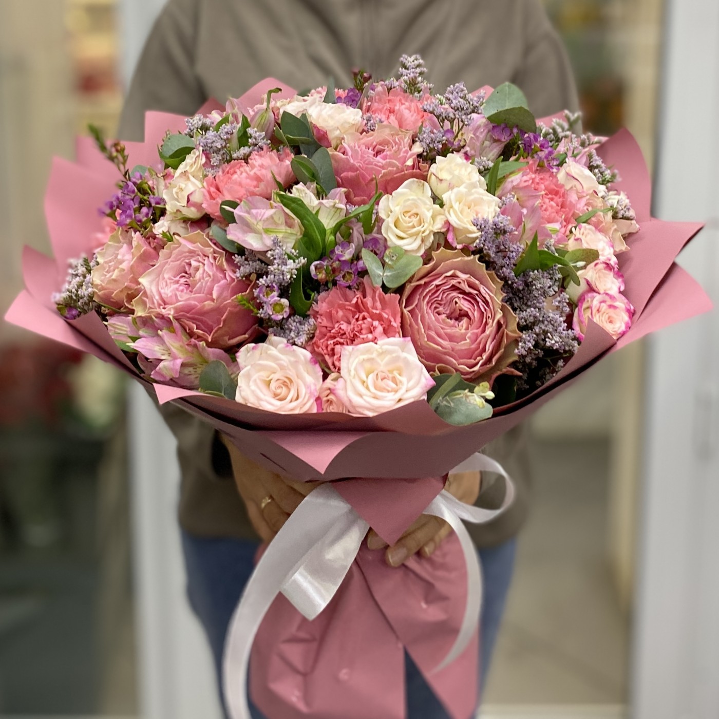 Розовый букет с пионовидной розой Белиз