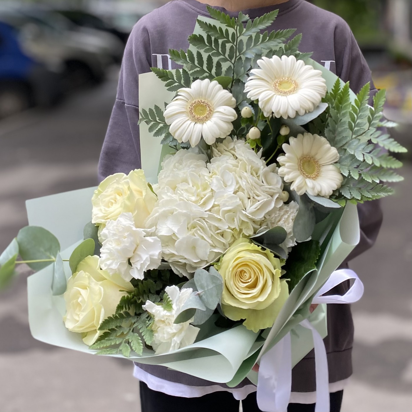 Воздушный букет с гортензией и герберами