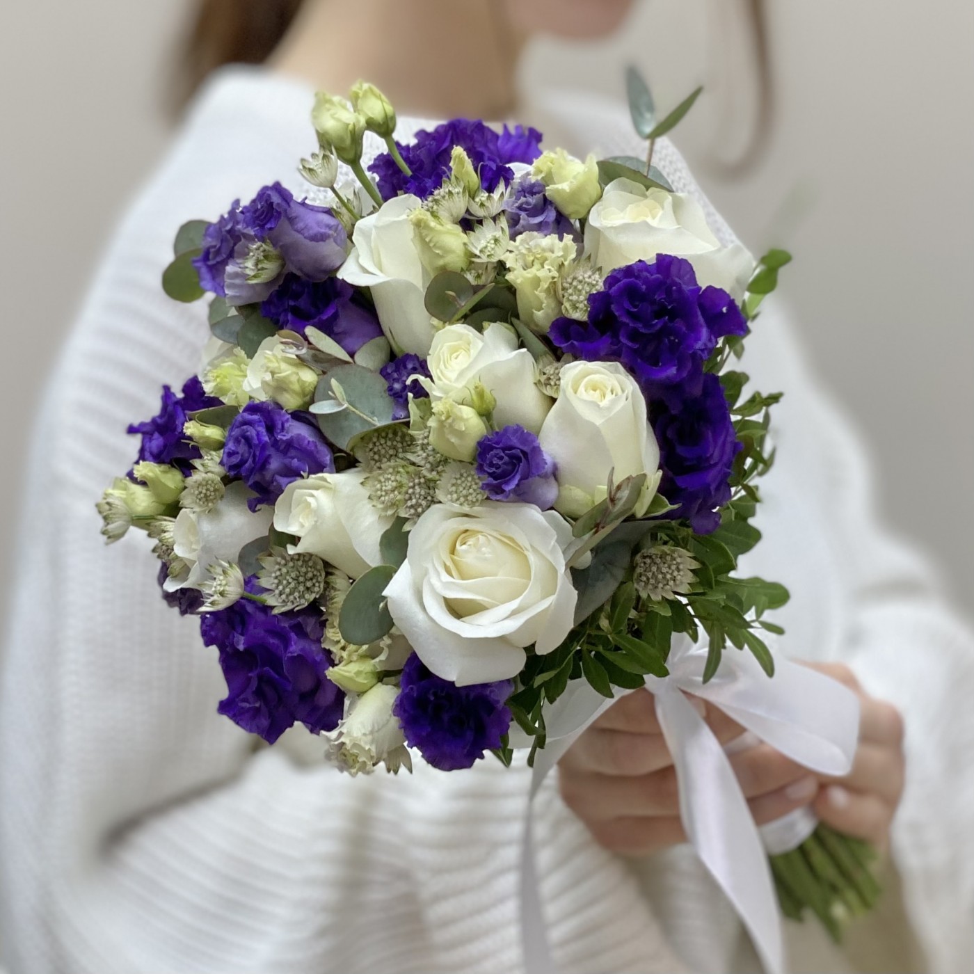 Букет невесты с эустомой и розами Дольче Вита