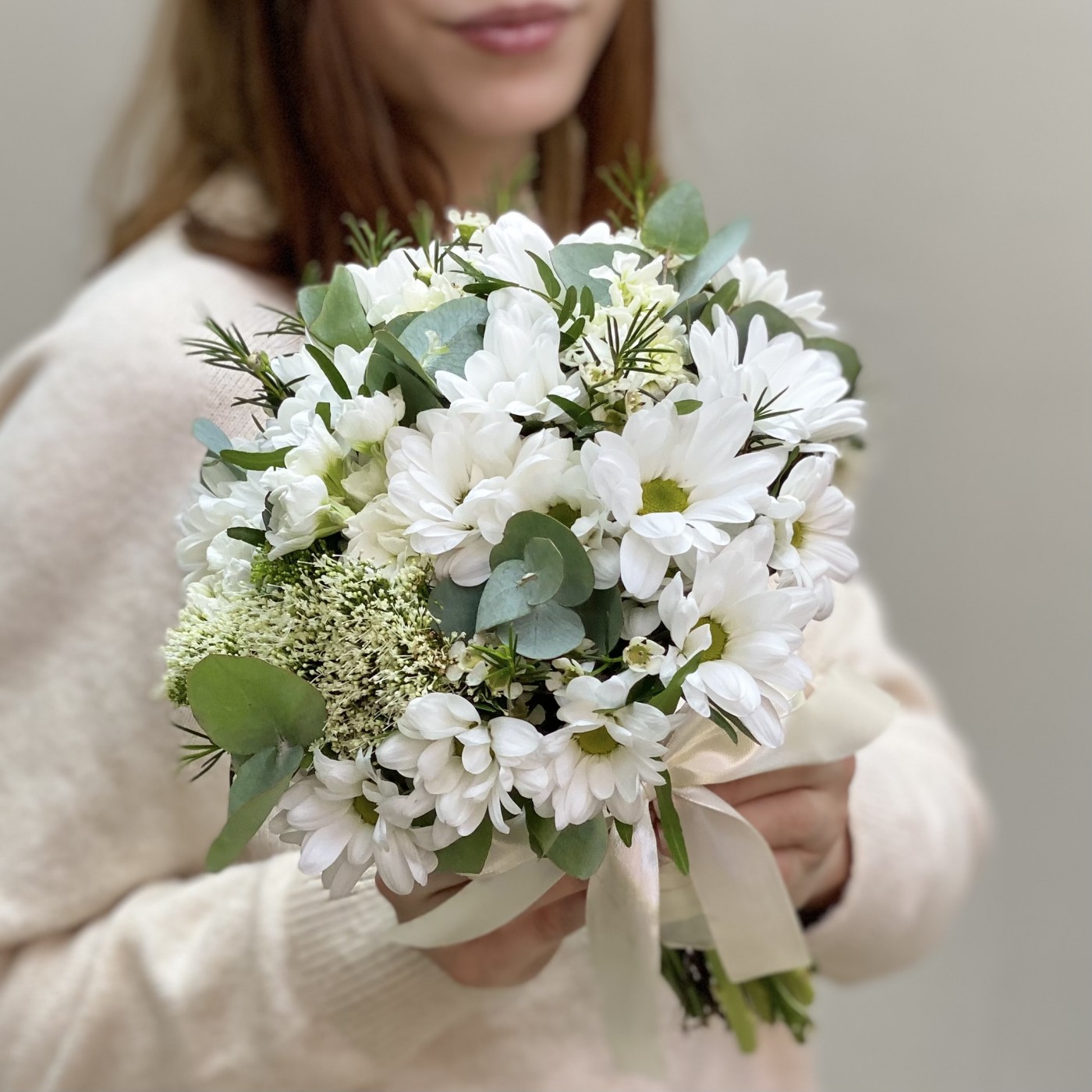 Букет невесты с ромашковой хризантемой Безмятежность