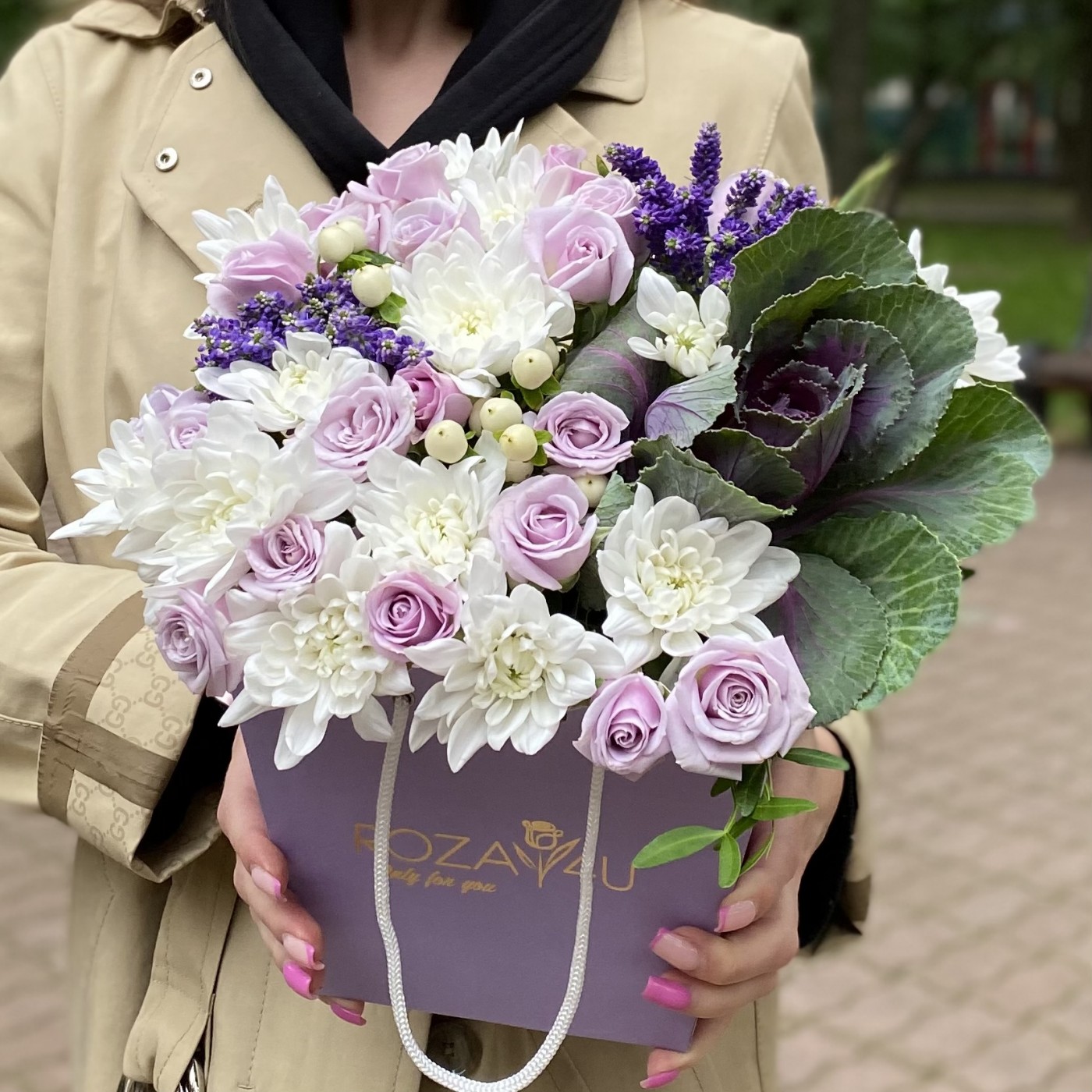 Композиция с хризантемой и розами Лиловая нежность