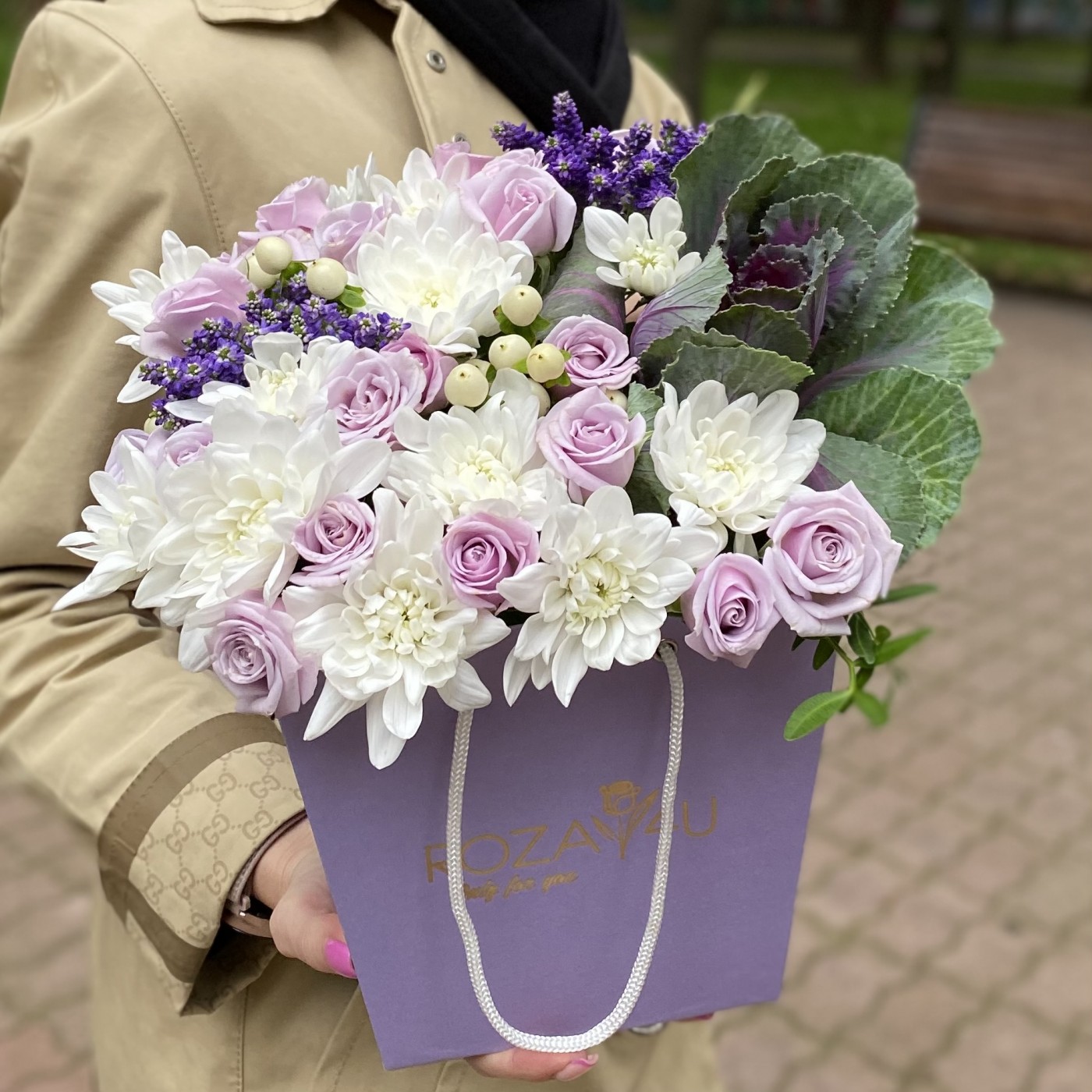 Композиция с хризантемой и розами Лиловая нежность