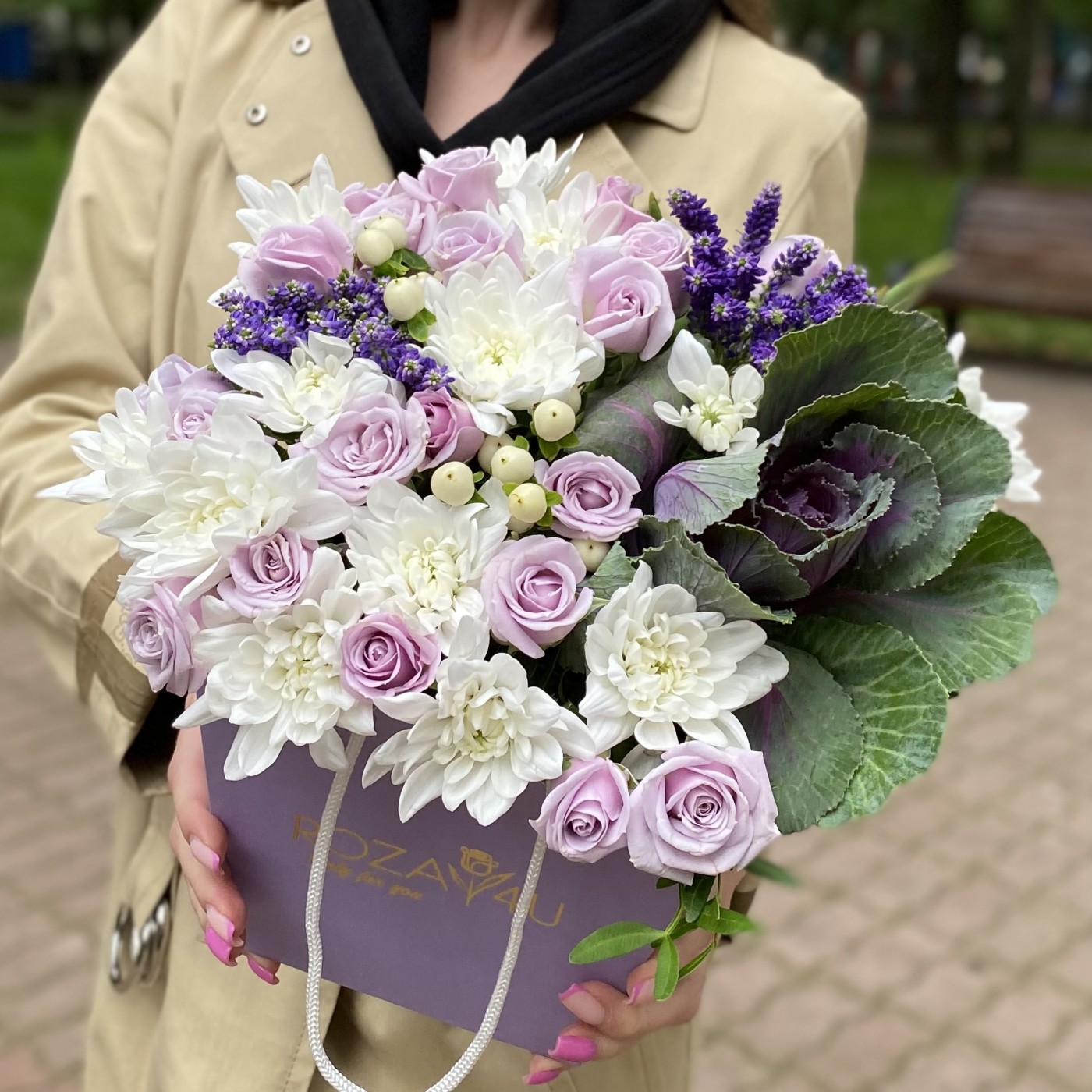 Композиция с хризантемой и розами Лиловая нежность
