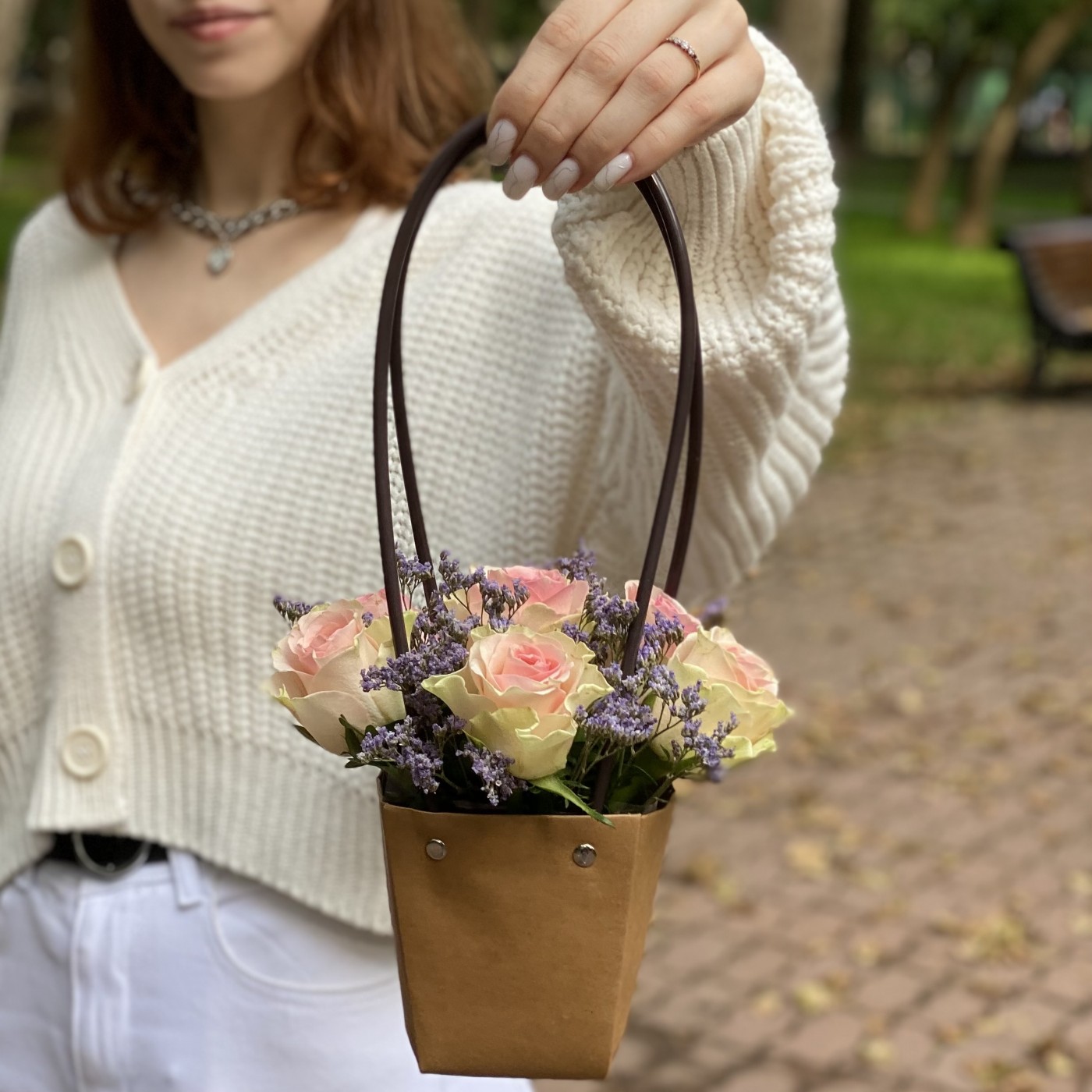 7 розовых роз Топ-гир в сумочке