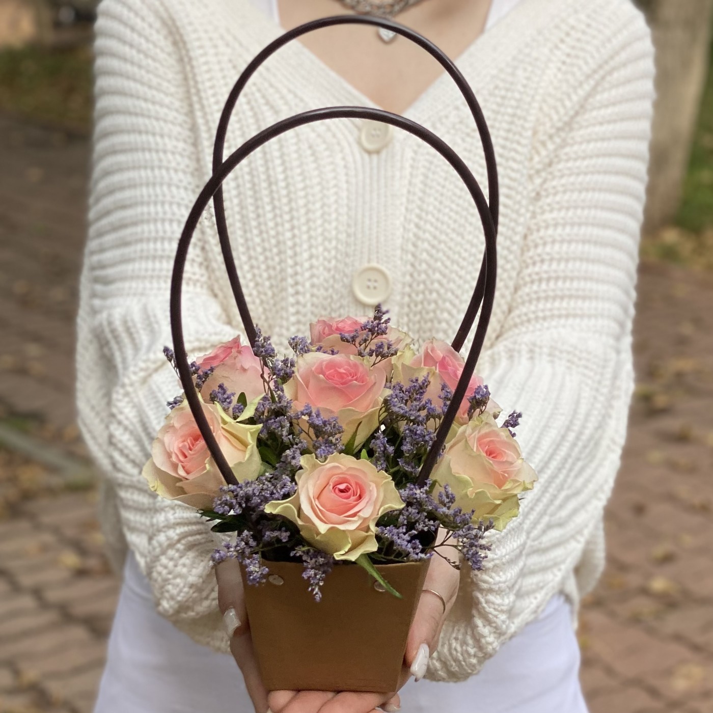 7 розовых роз Топ-гир в сумочке