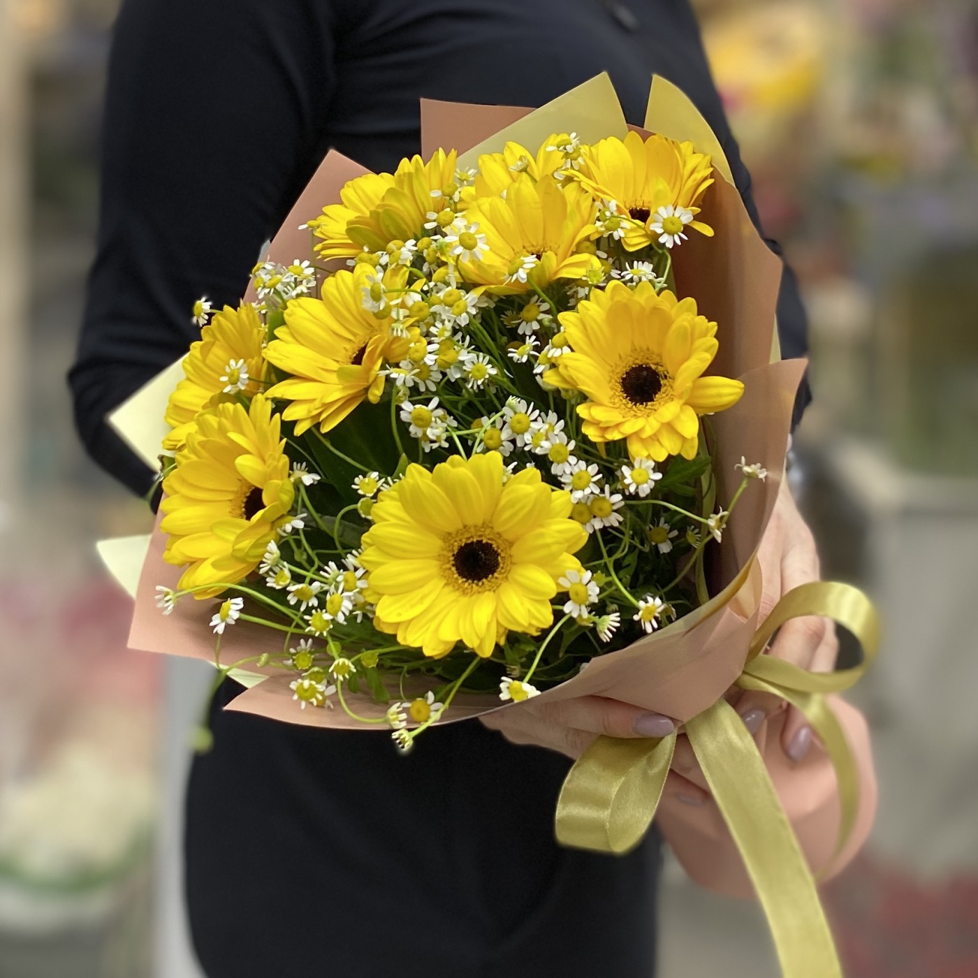 9 желтых гербер с танацетумом