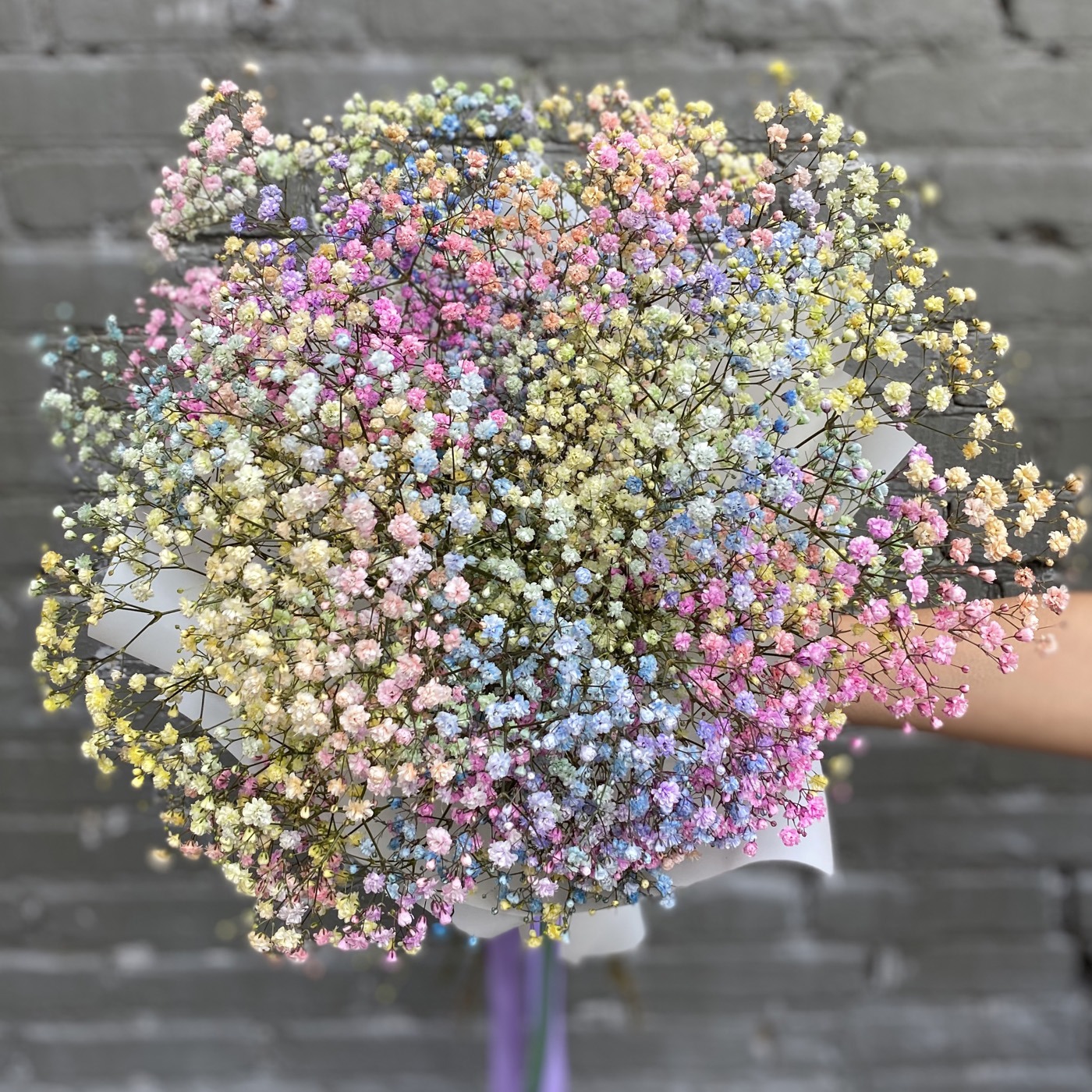 Букет из радужной гипсофилы