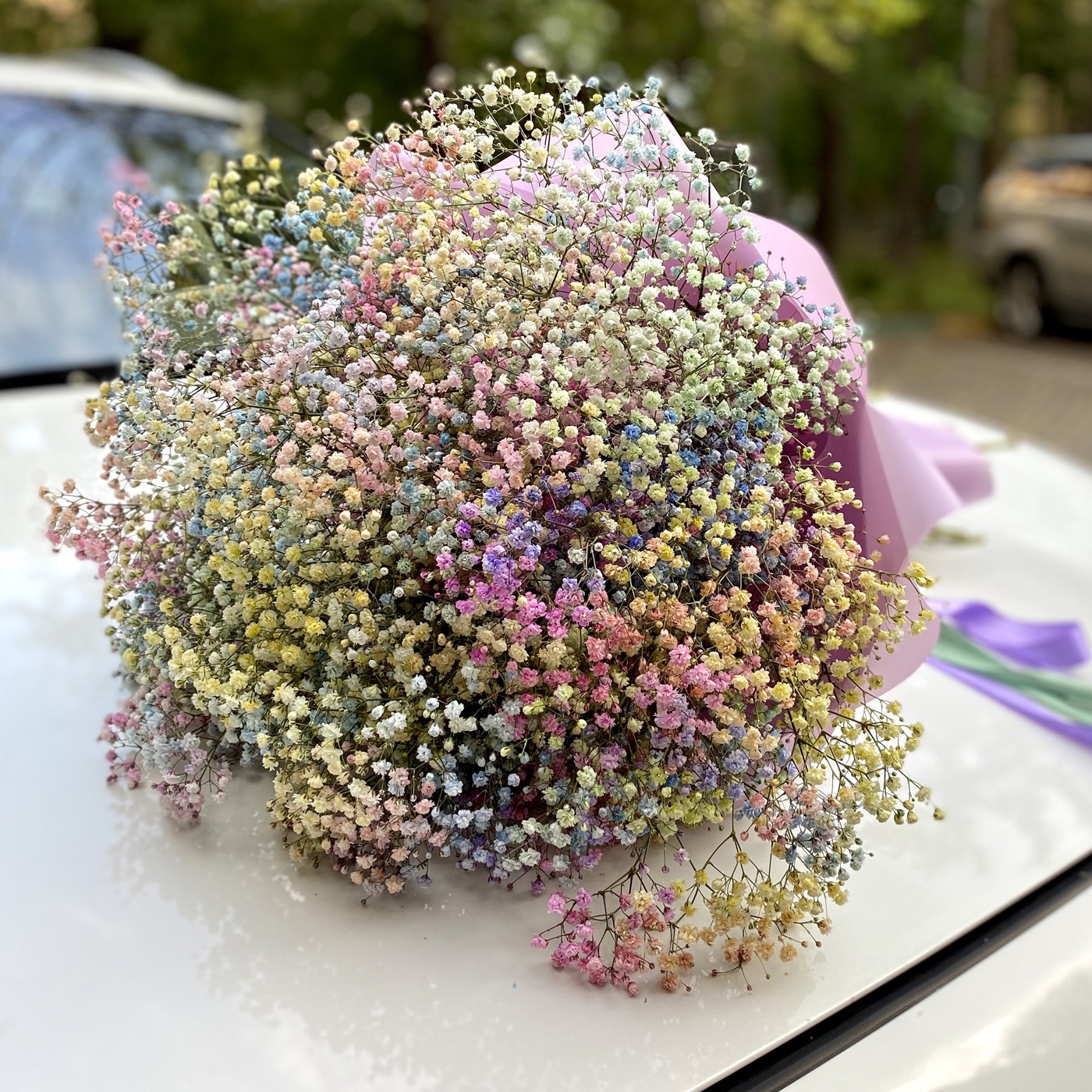 Букет из радужной гипсофилы