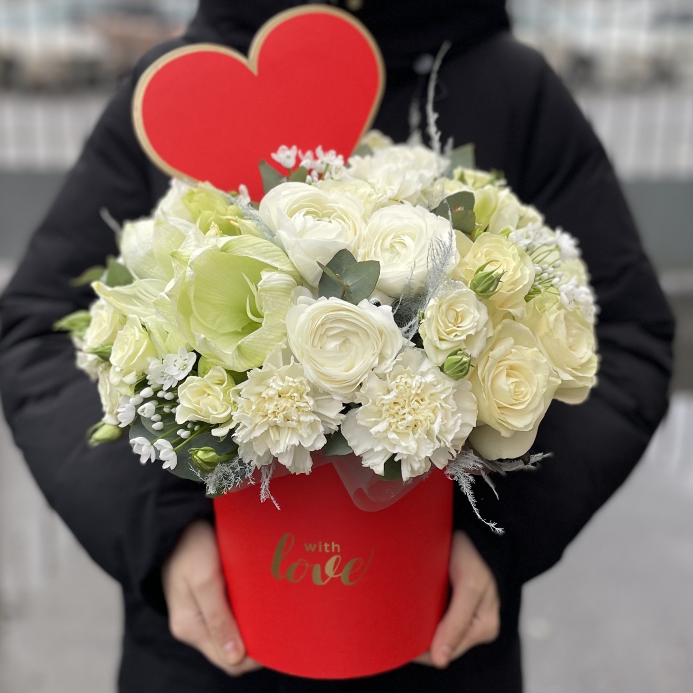Авторская композиция Нежные чувства с белыми розами