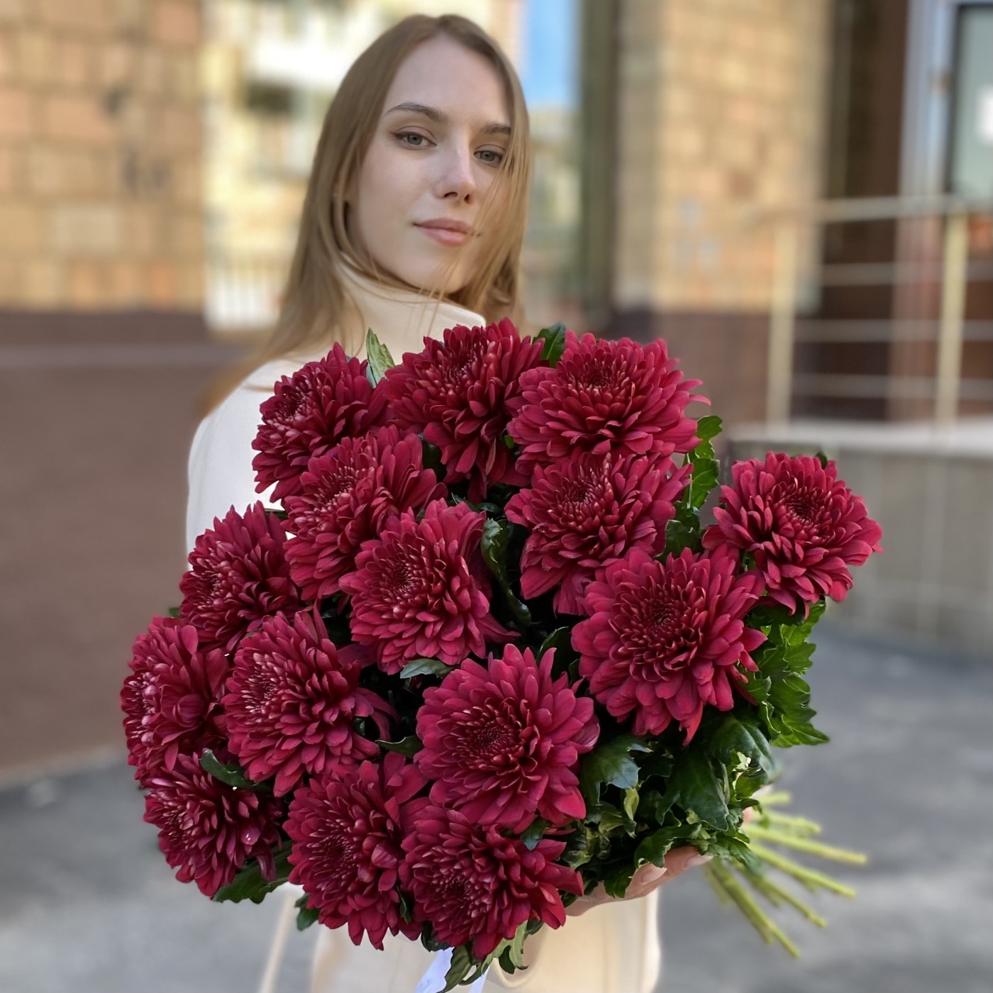 Красные хризантемы Ламира