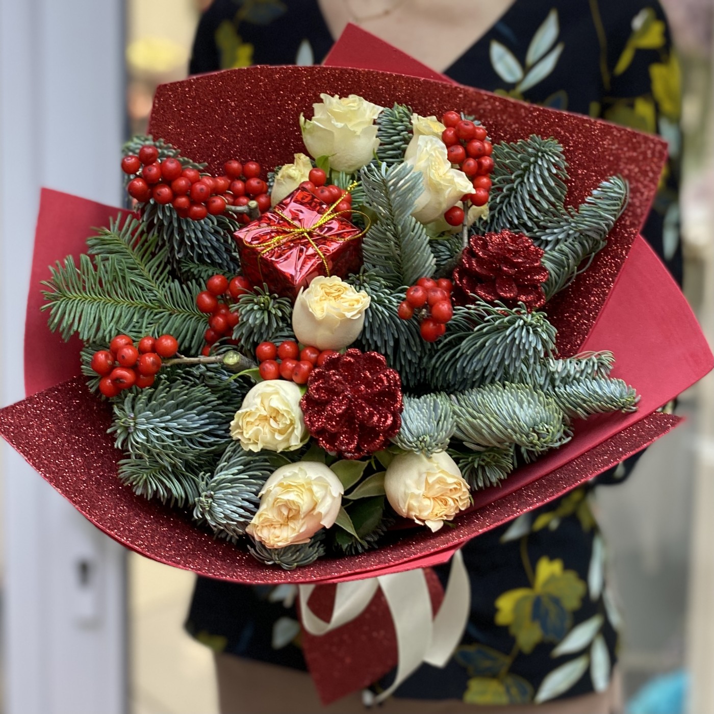 Новогодний букет Красное конфетти 