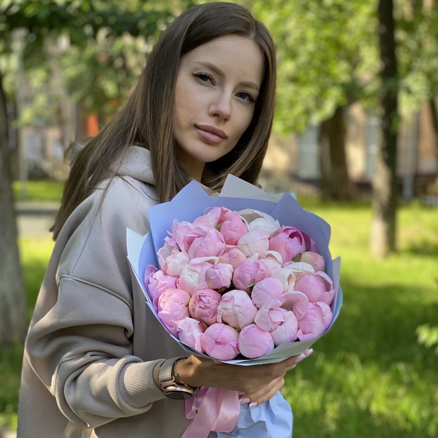 25 нежно-розовых пионов Гардения