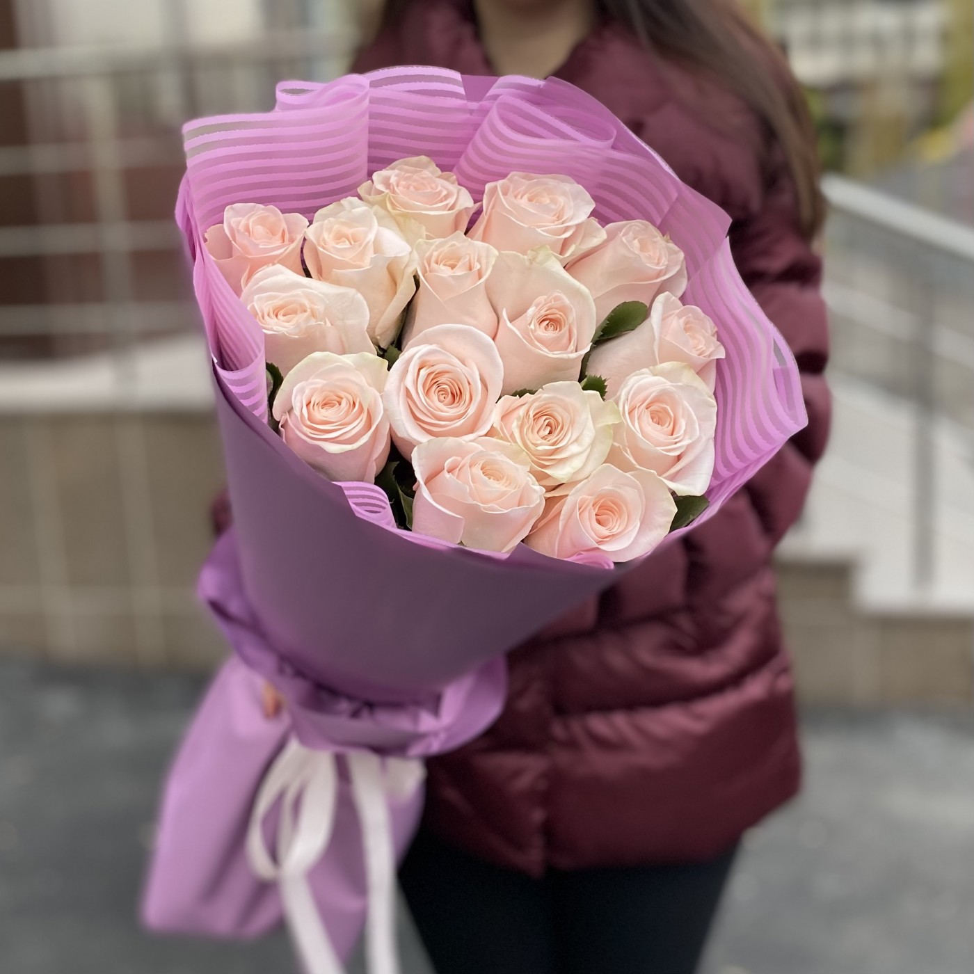 15 высоких розовых роз Помароса