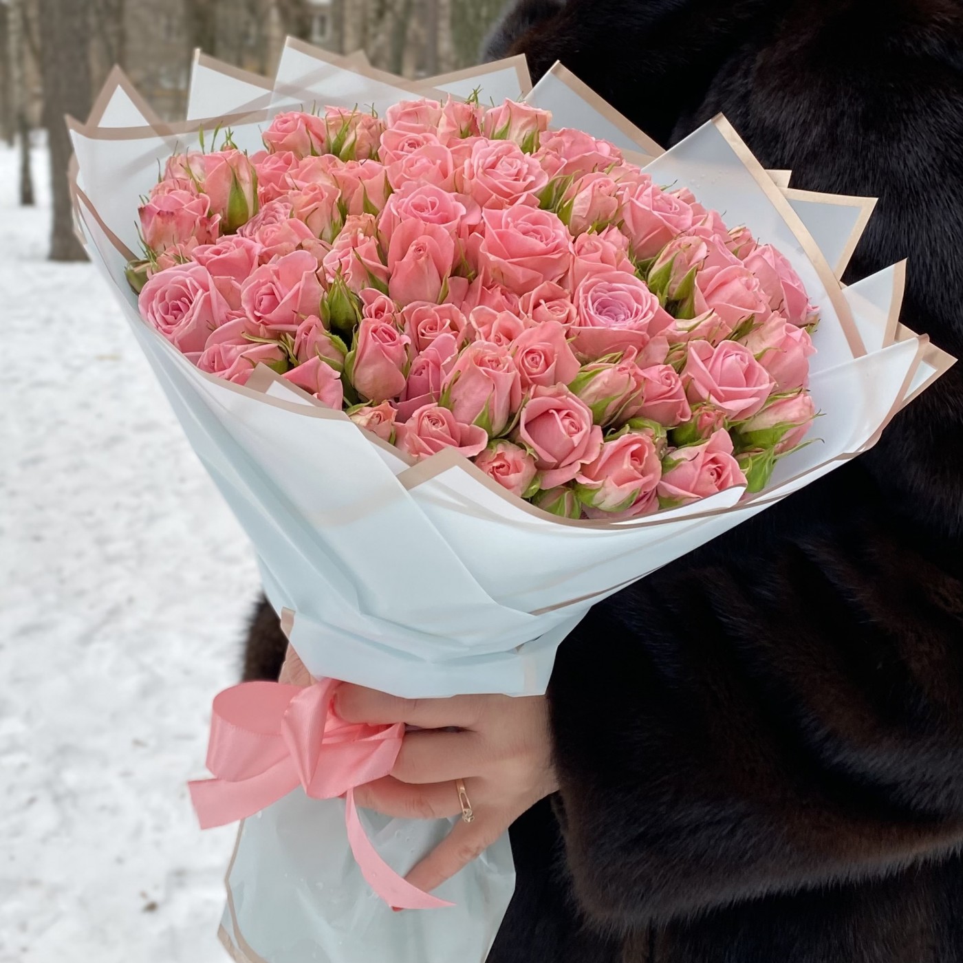25 кустовых роз Натали 40см