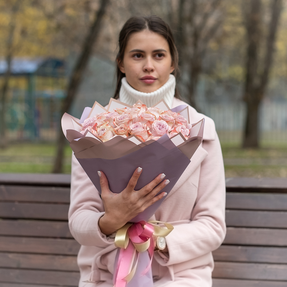 25 пионовидных роз Lilac Wonder