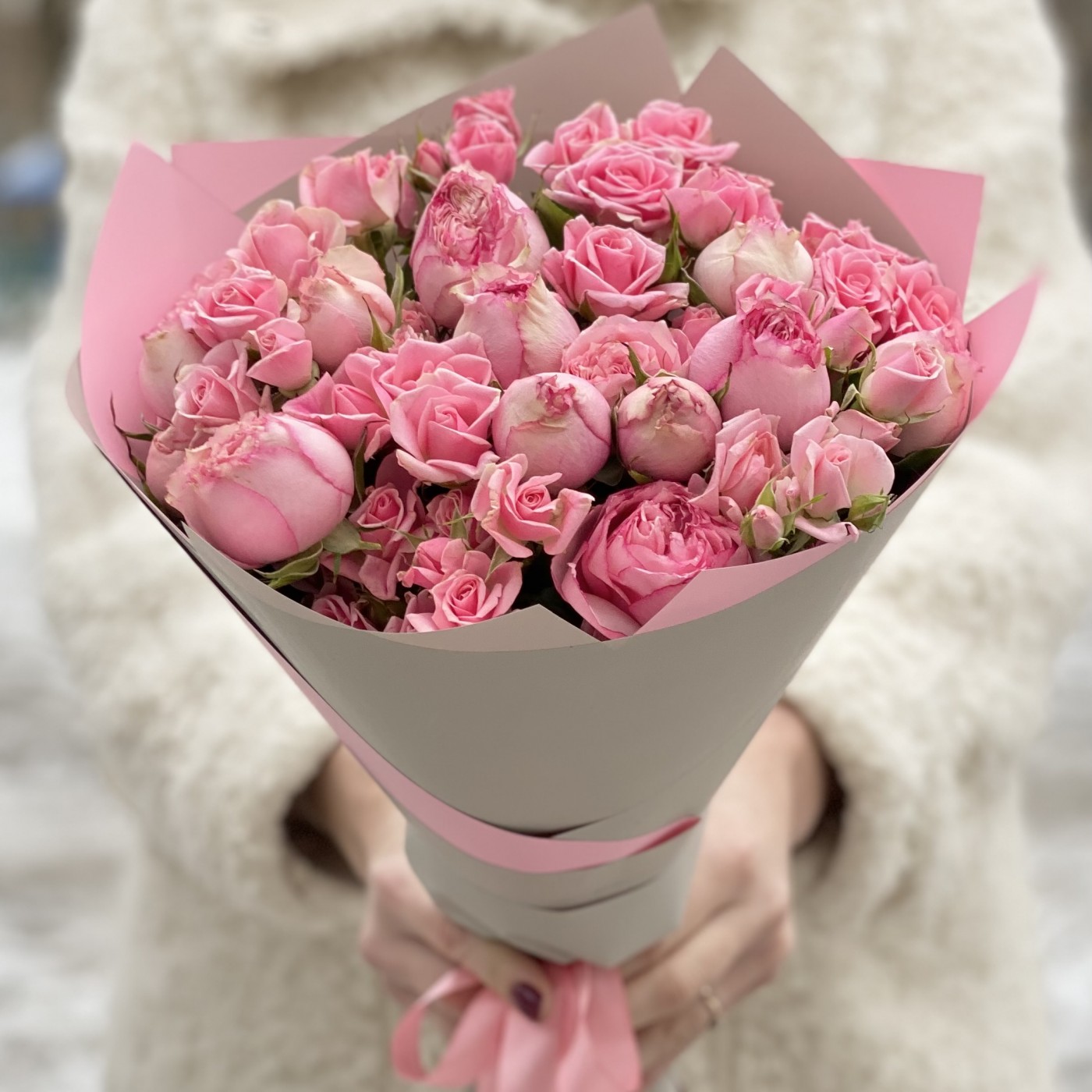 Букет из розовых кустовых и пионовидных роз Пинк блоссом