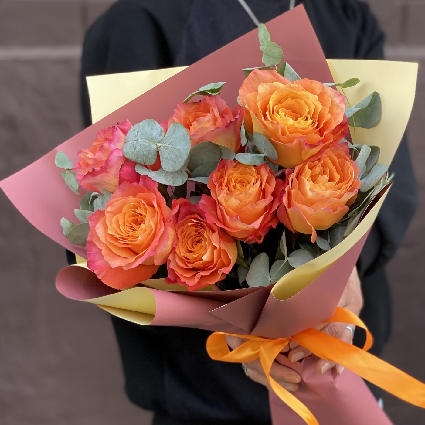 7 оранжевых роз Фри Спирит