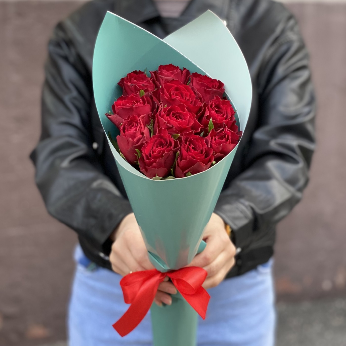 11 красных роз 40 см