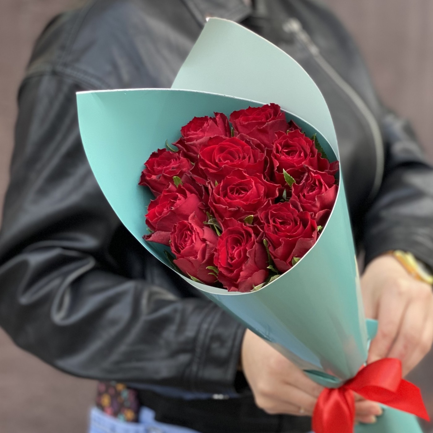 11 красных роз 40 см