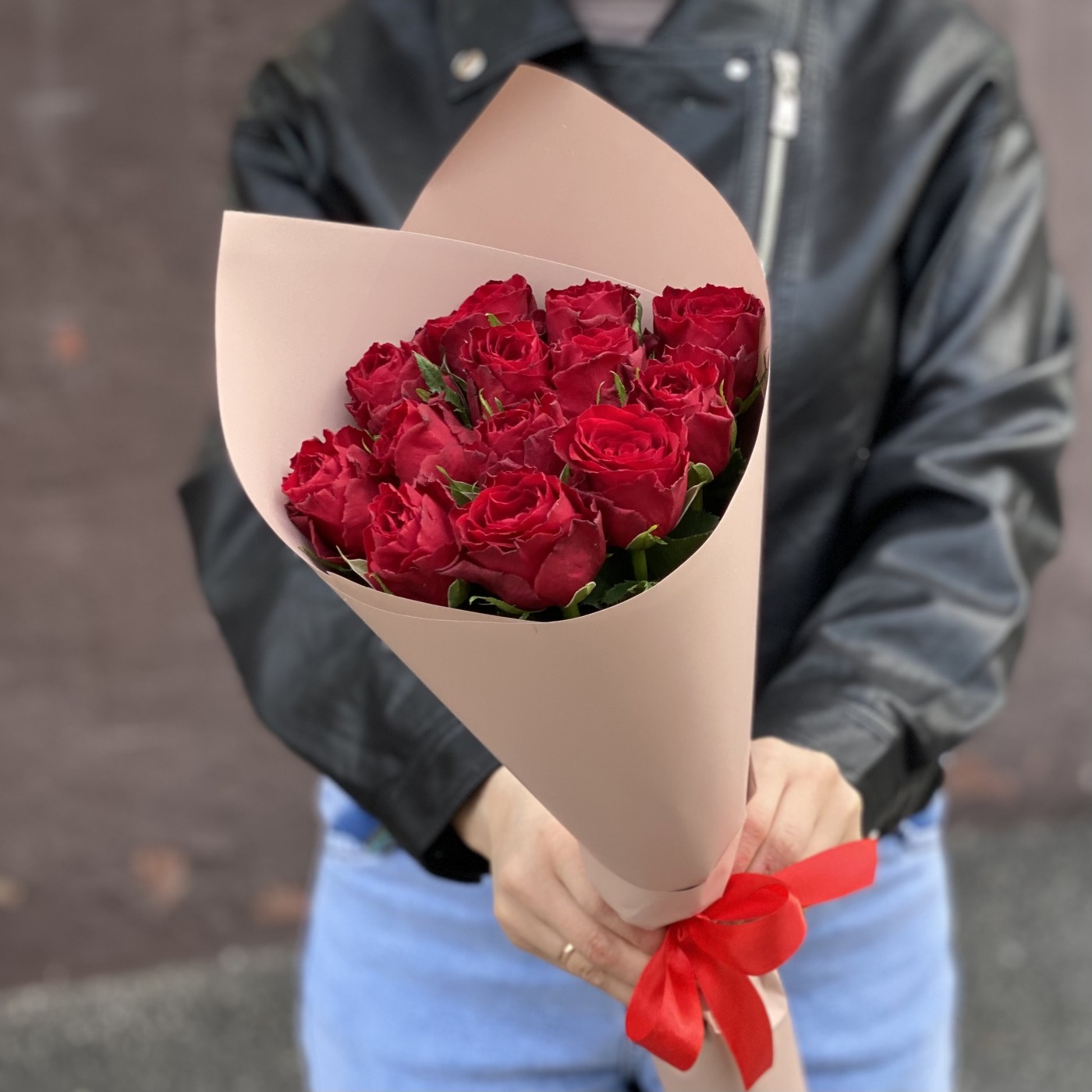 13 красных роз 40 см