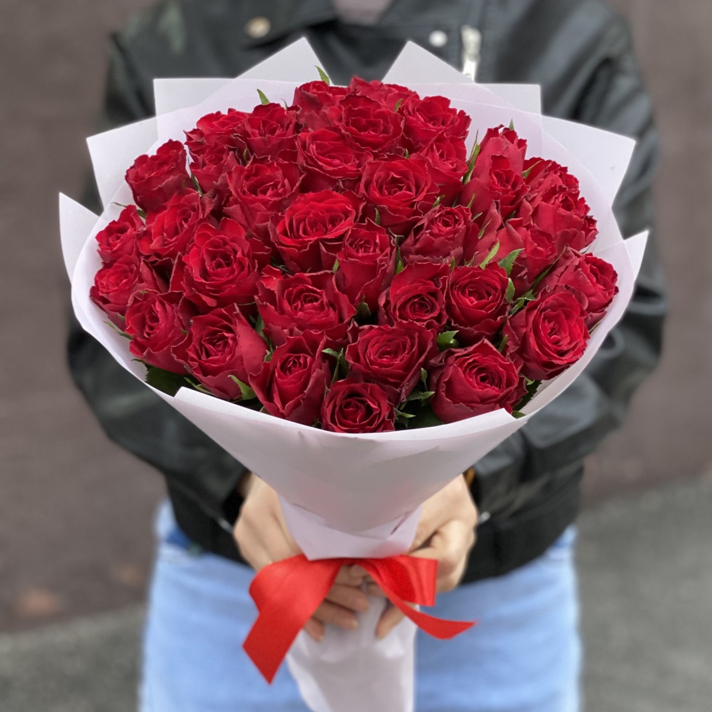 35 красных роз 40 см