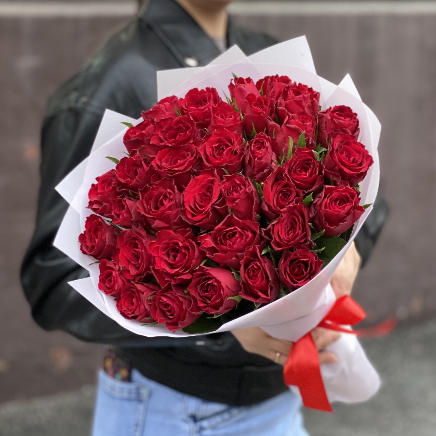 35 красных роз 40 см