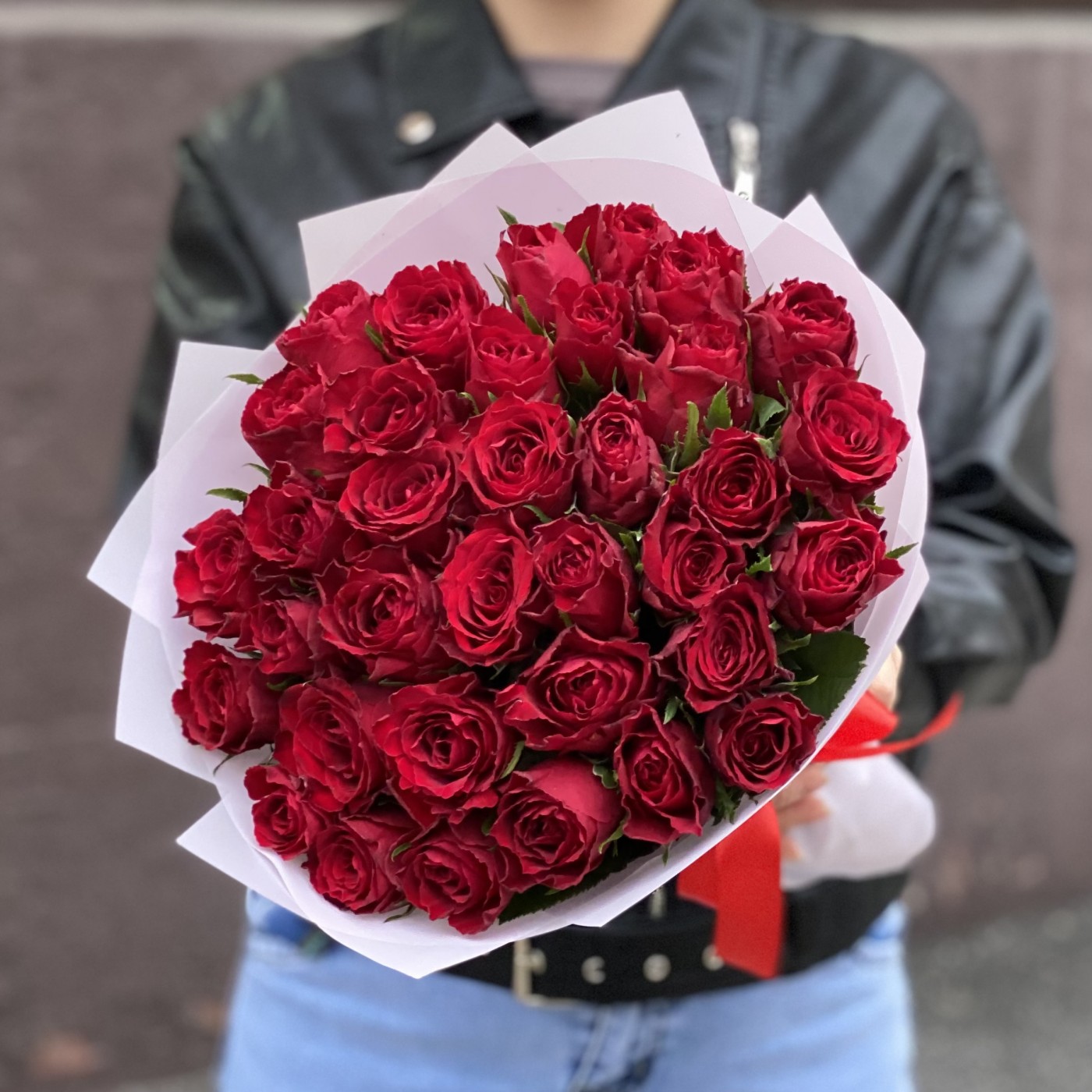 35 красных роз 40 см