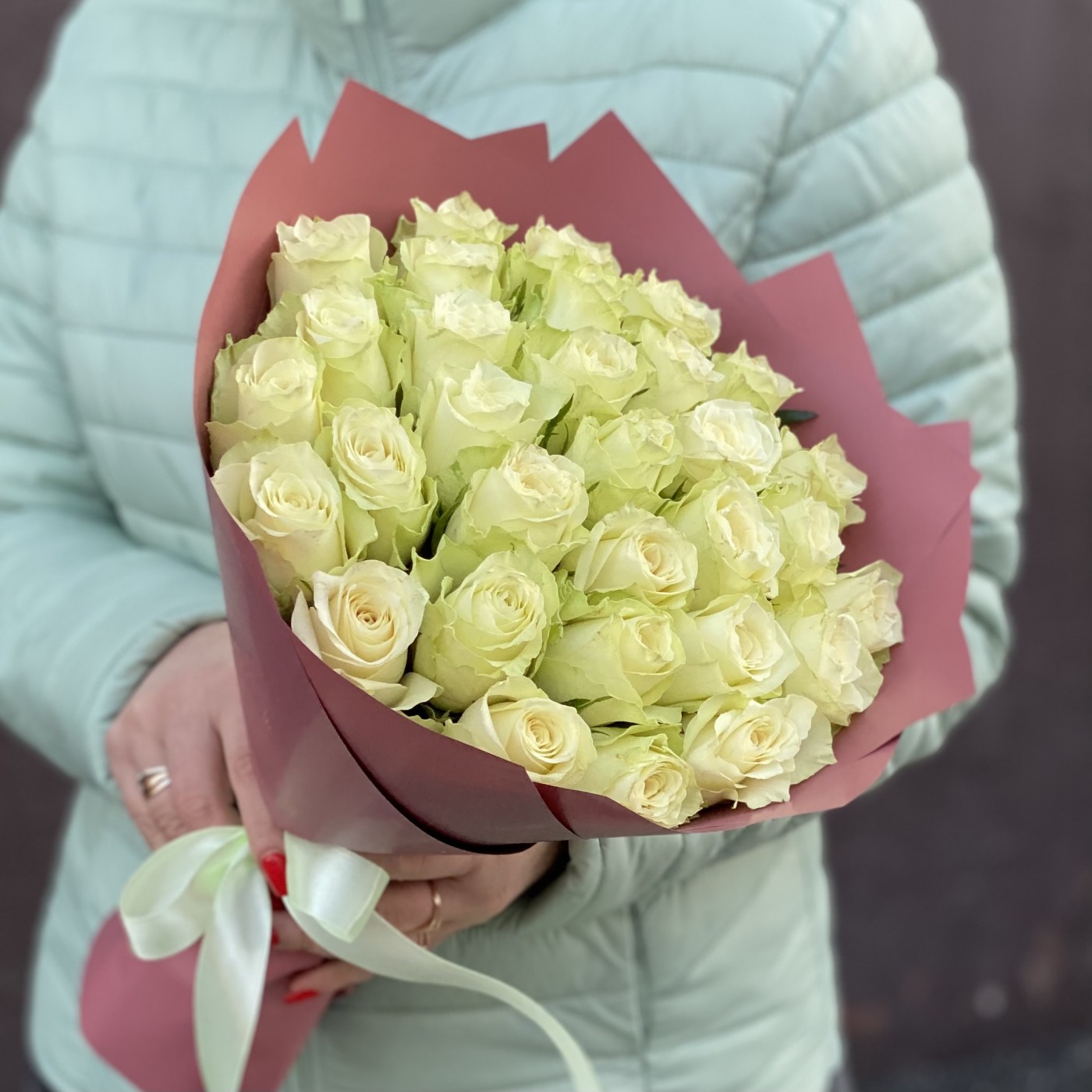 31 белая роза Атена