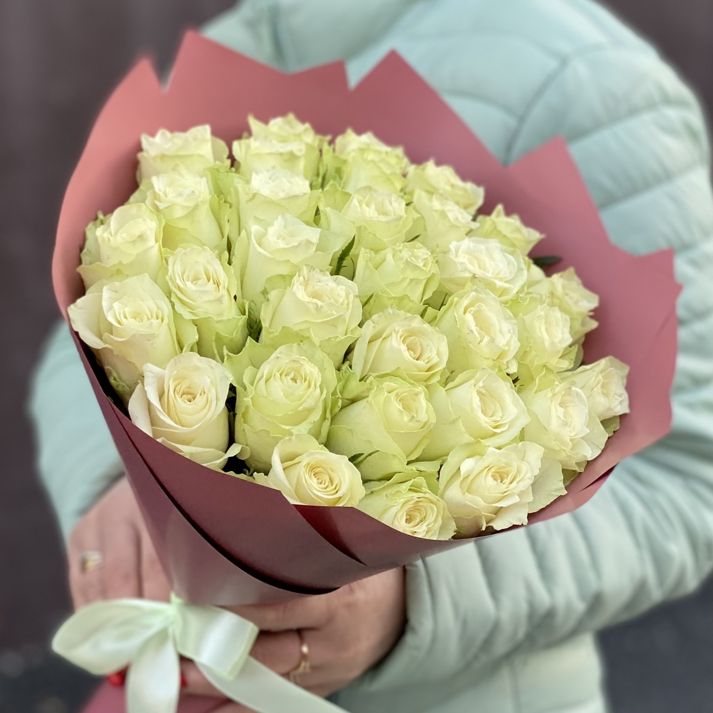 31 белая роза Атена
