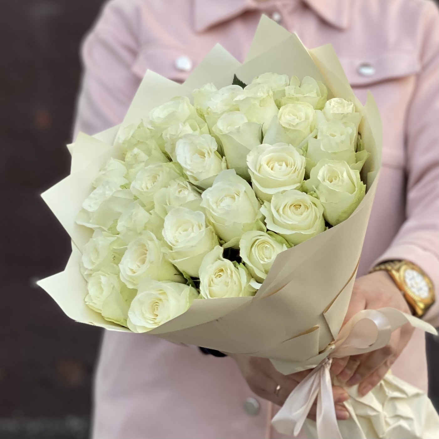 31 крупная белая роза Махе